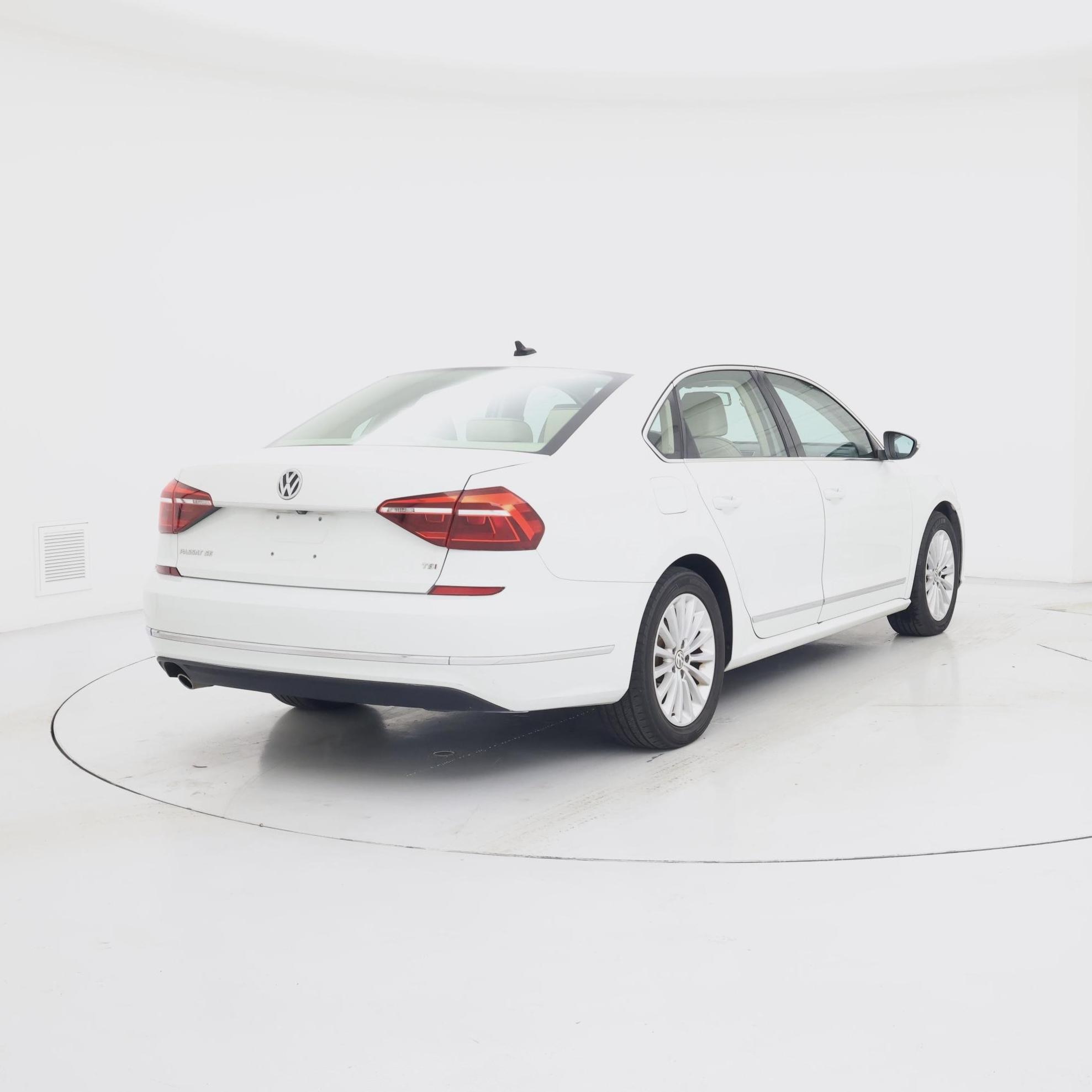 Thumbnail: 2017 Volkswagen Passat - 8