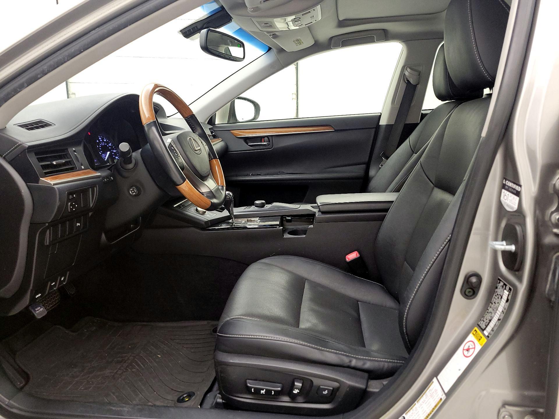 Thumbnail: 2015 Lexus ES - 11