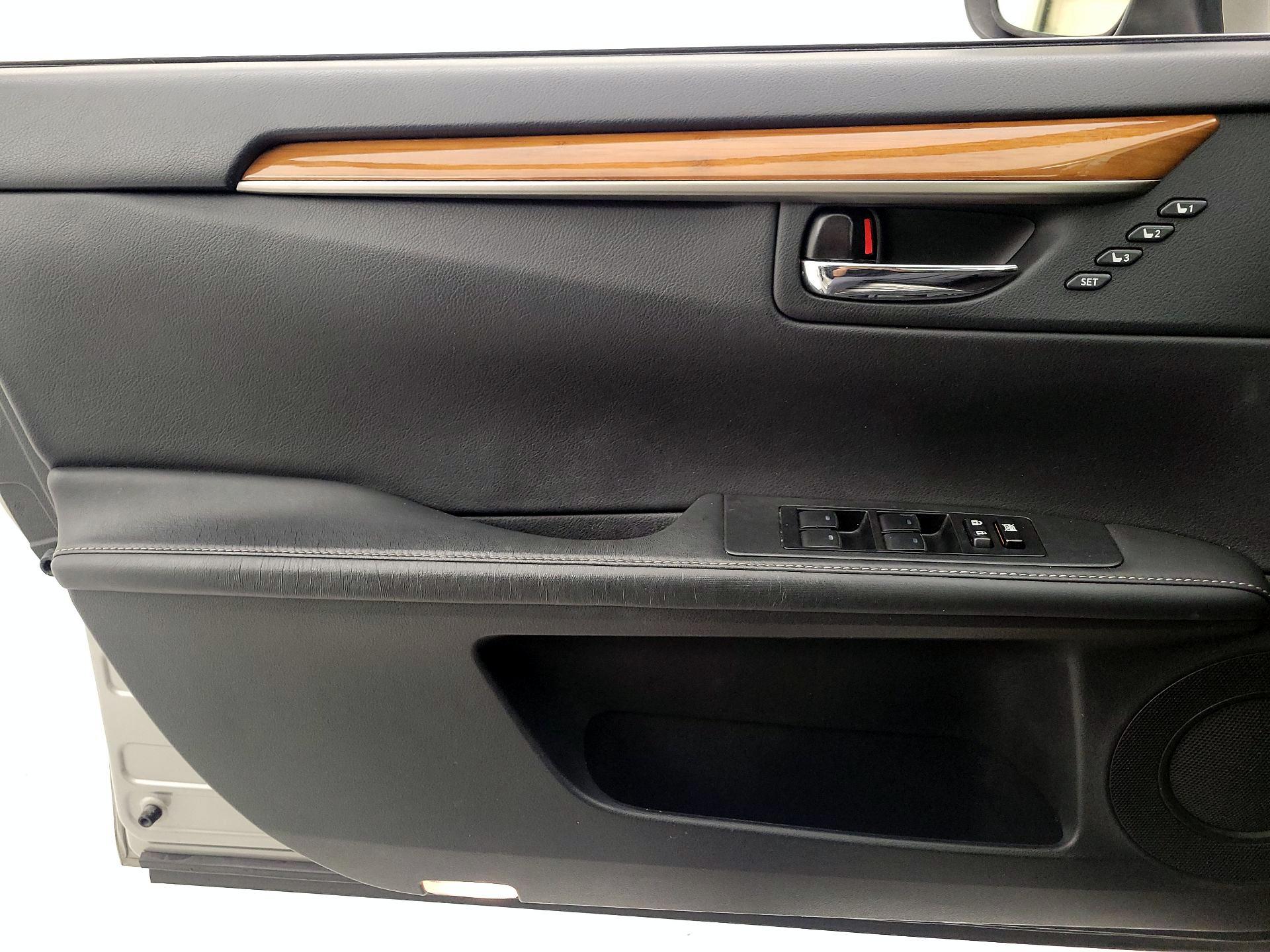 Thumbnail: 2015 Lexus ES - 12