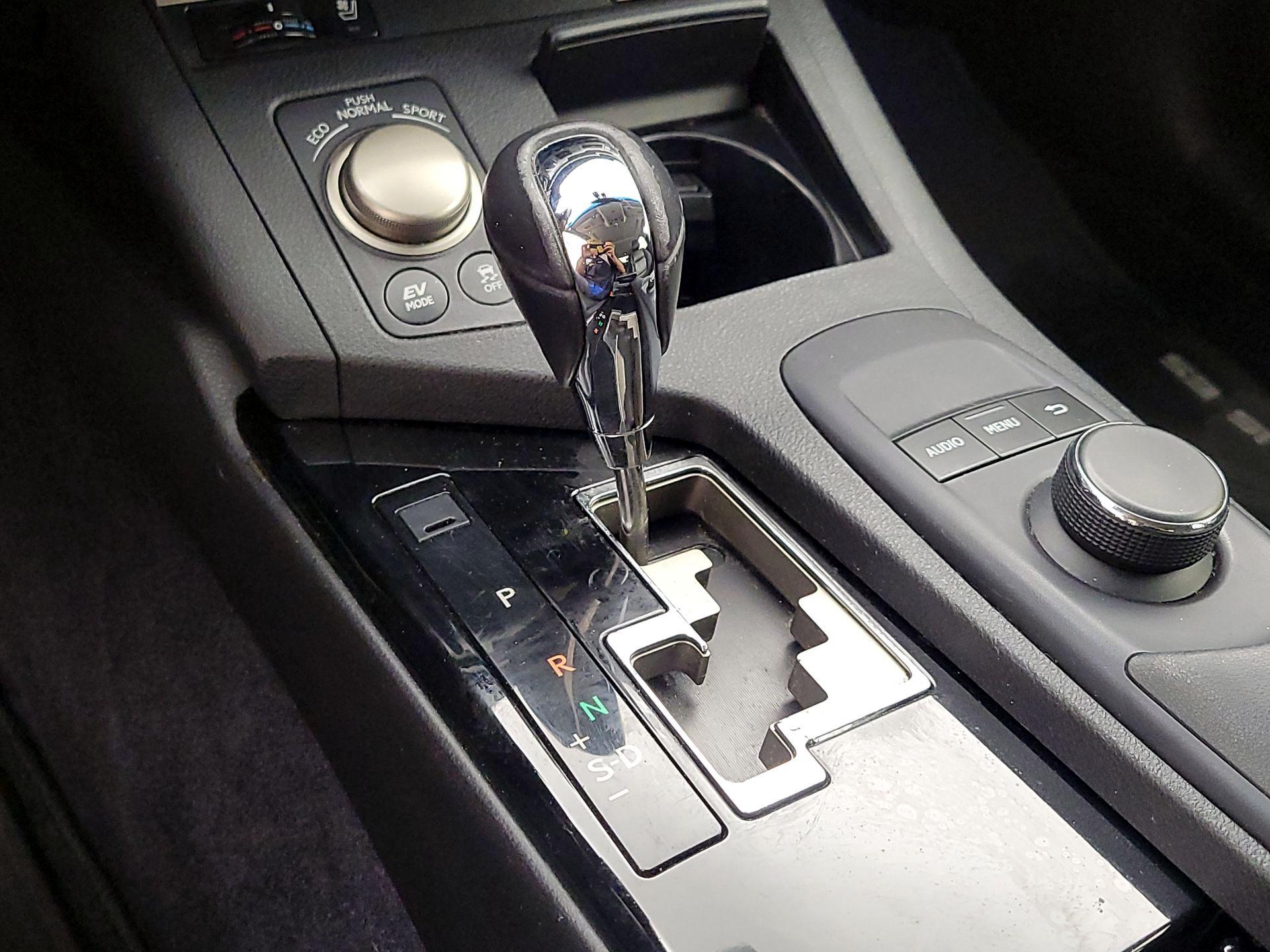 Thumbnail: 2015 Lexus ES - 17