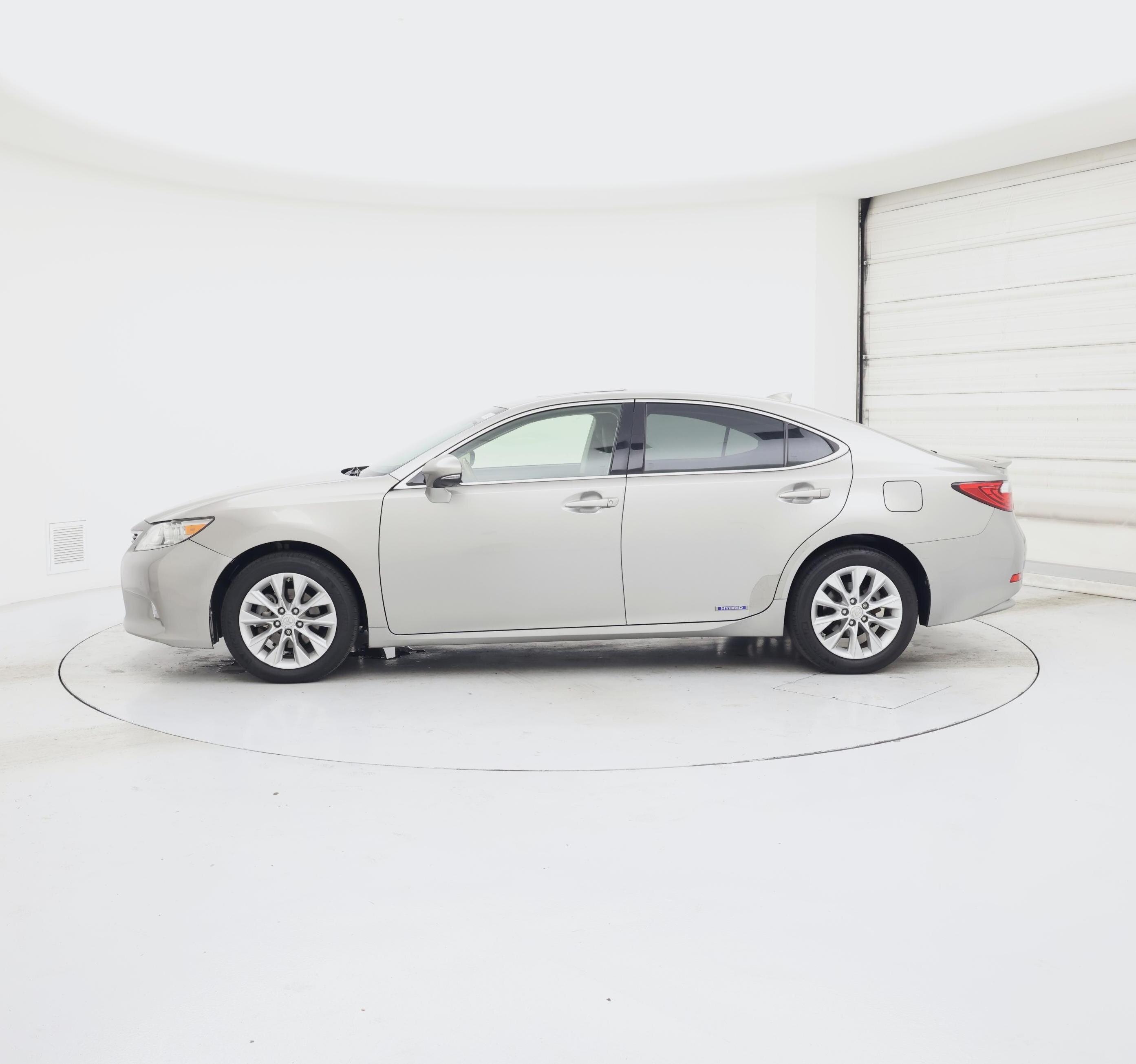 Thumbnail: 2015 Lexus ES - 3