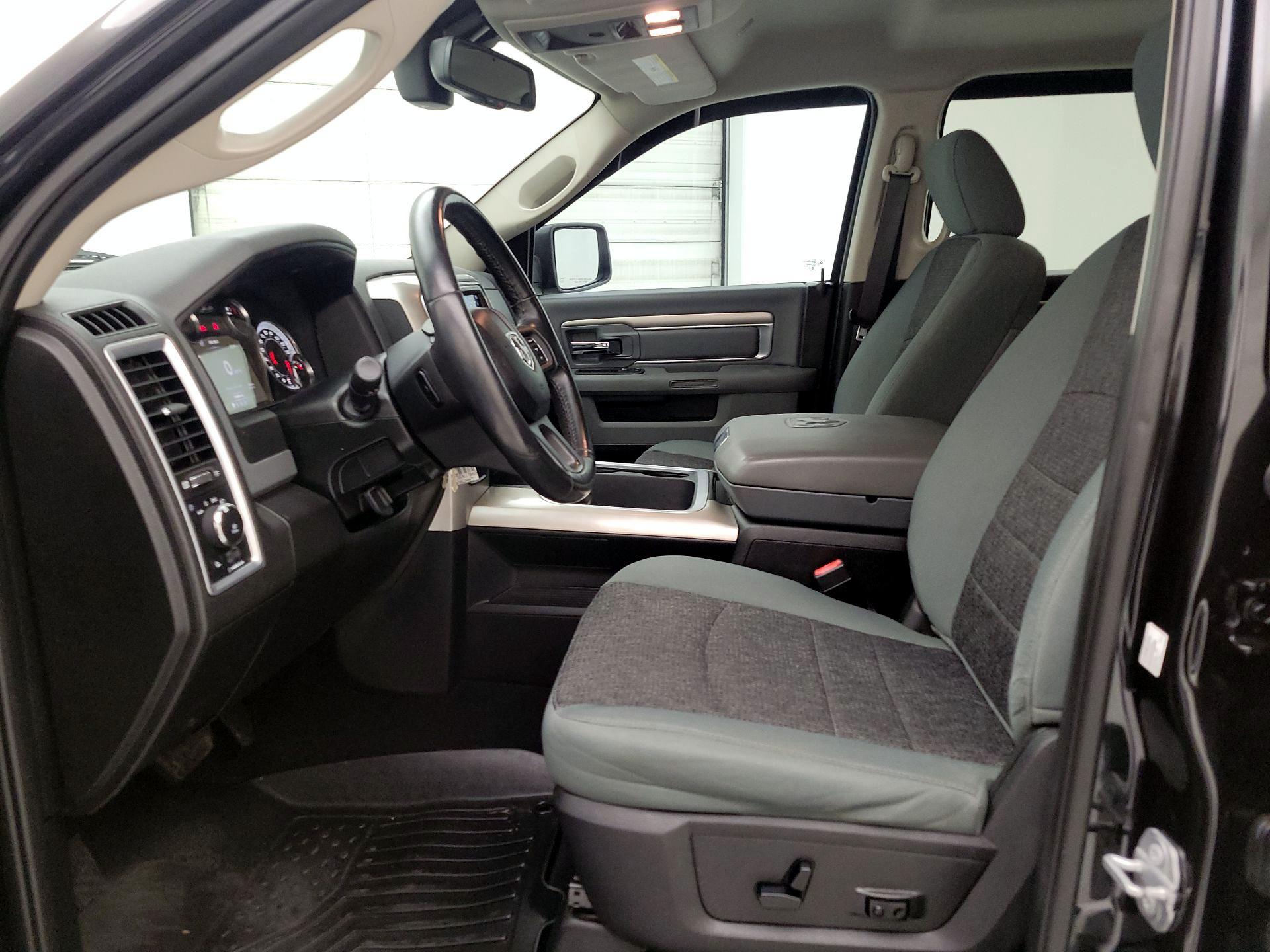 Thumbnail: 2019 RAM 1500 Classic - 11