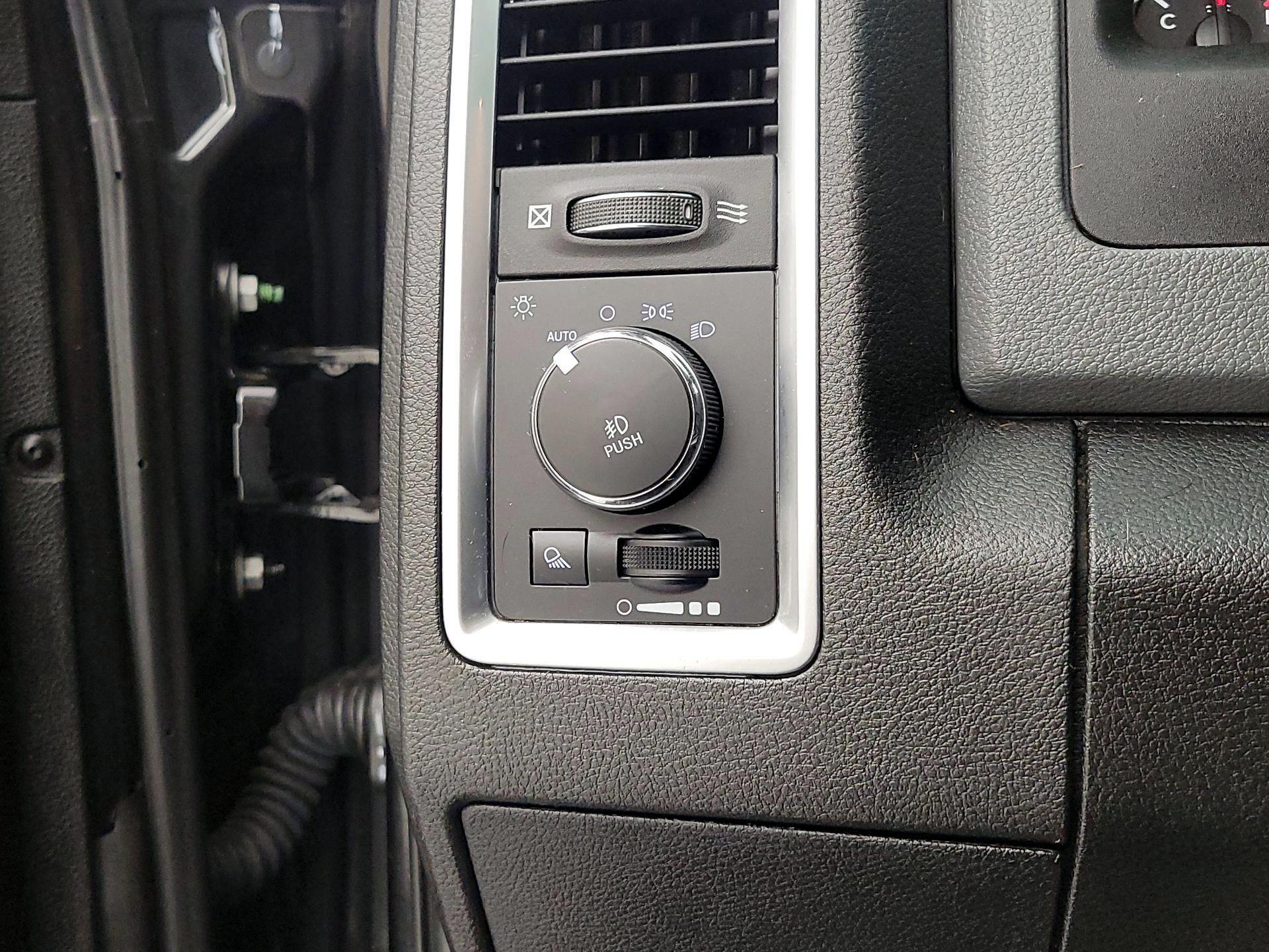 Thumbnail: 2019 RAM 1500 Classic - 13