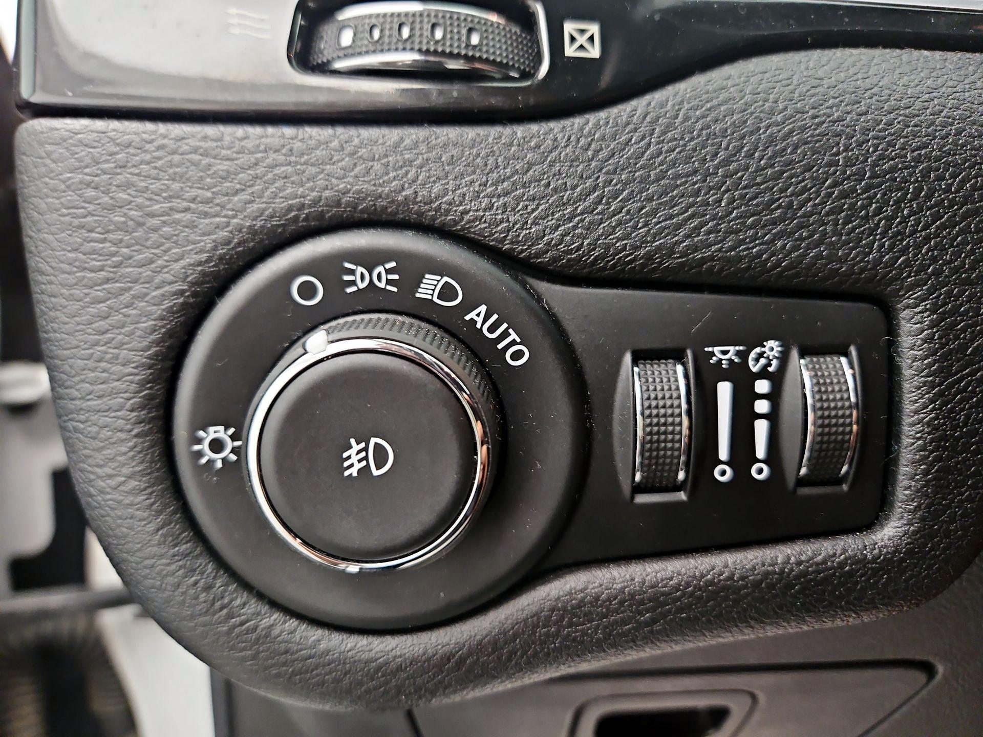 Thumbnail: 2020 Jeep Cherokee - 13