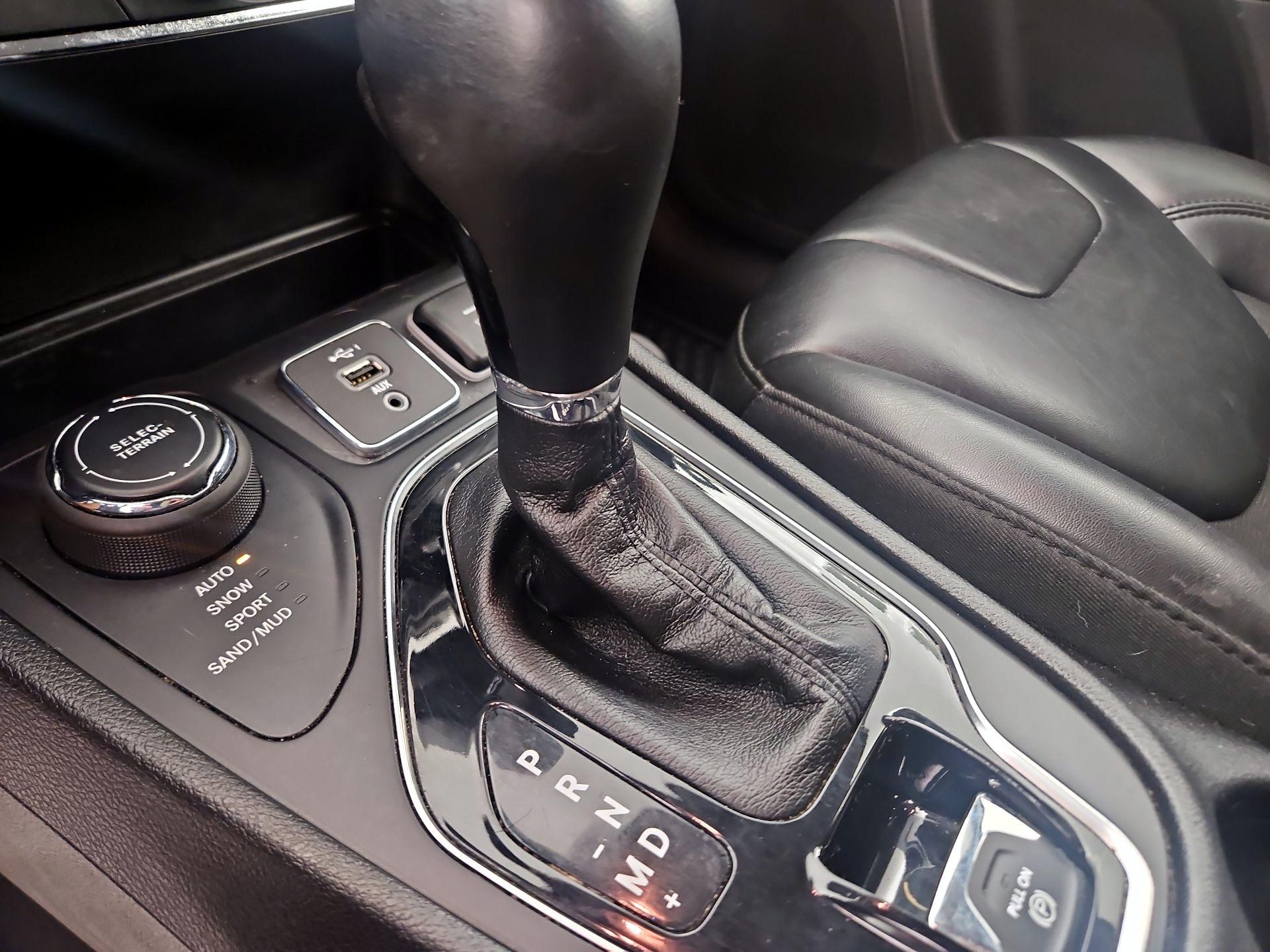Thumbnail: 2020 Jeep Cherokee - 17