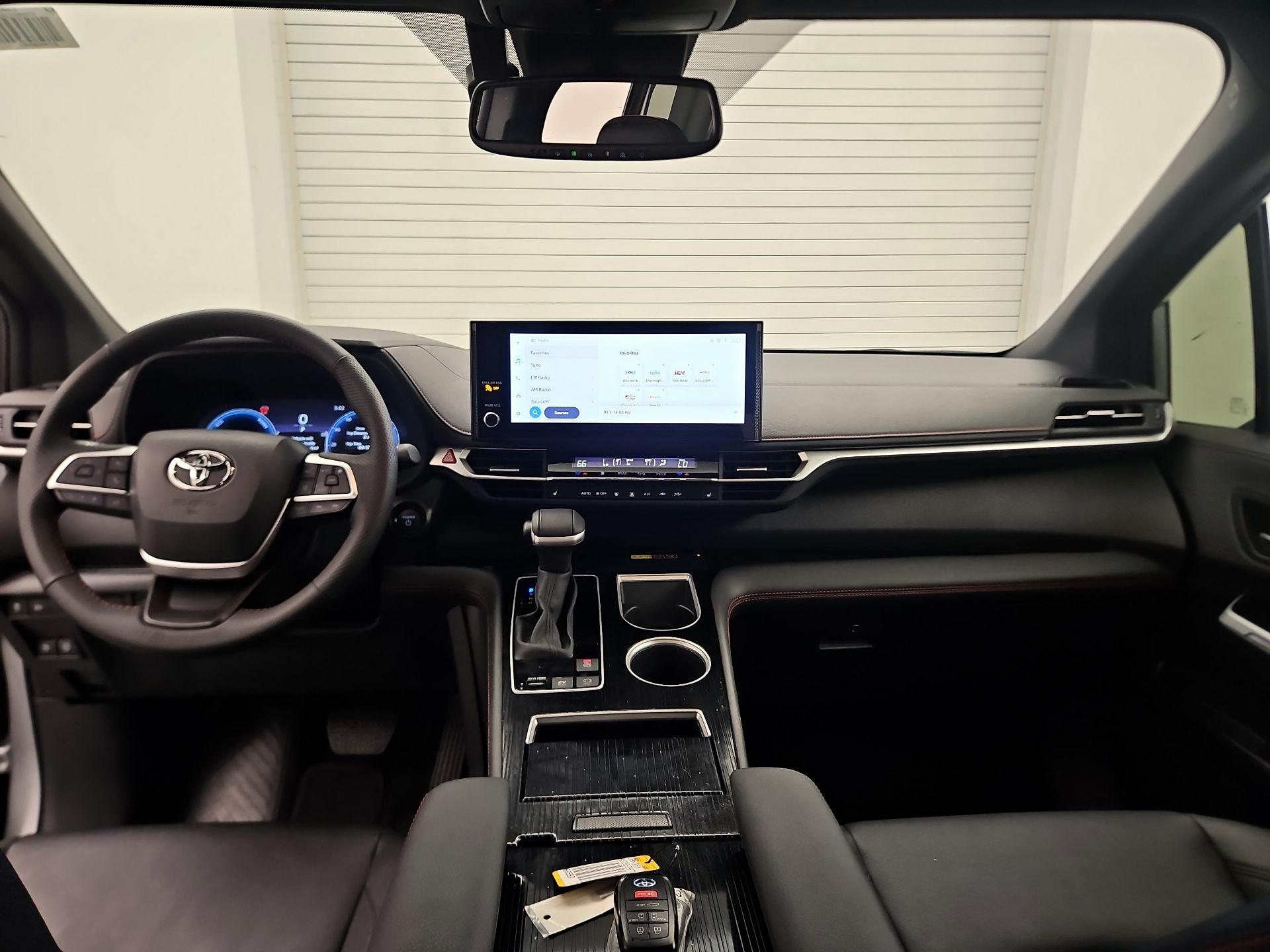 Thumbnail: 2025 Toyota Sienna - 9