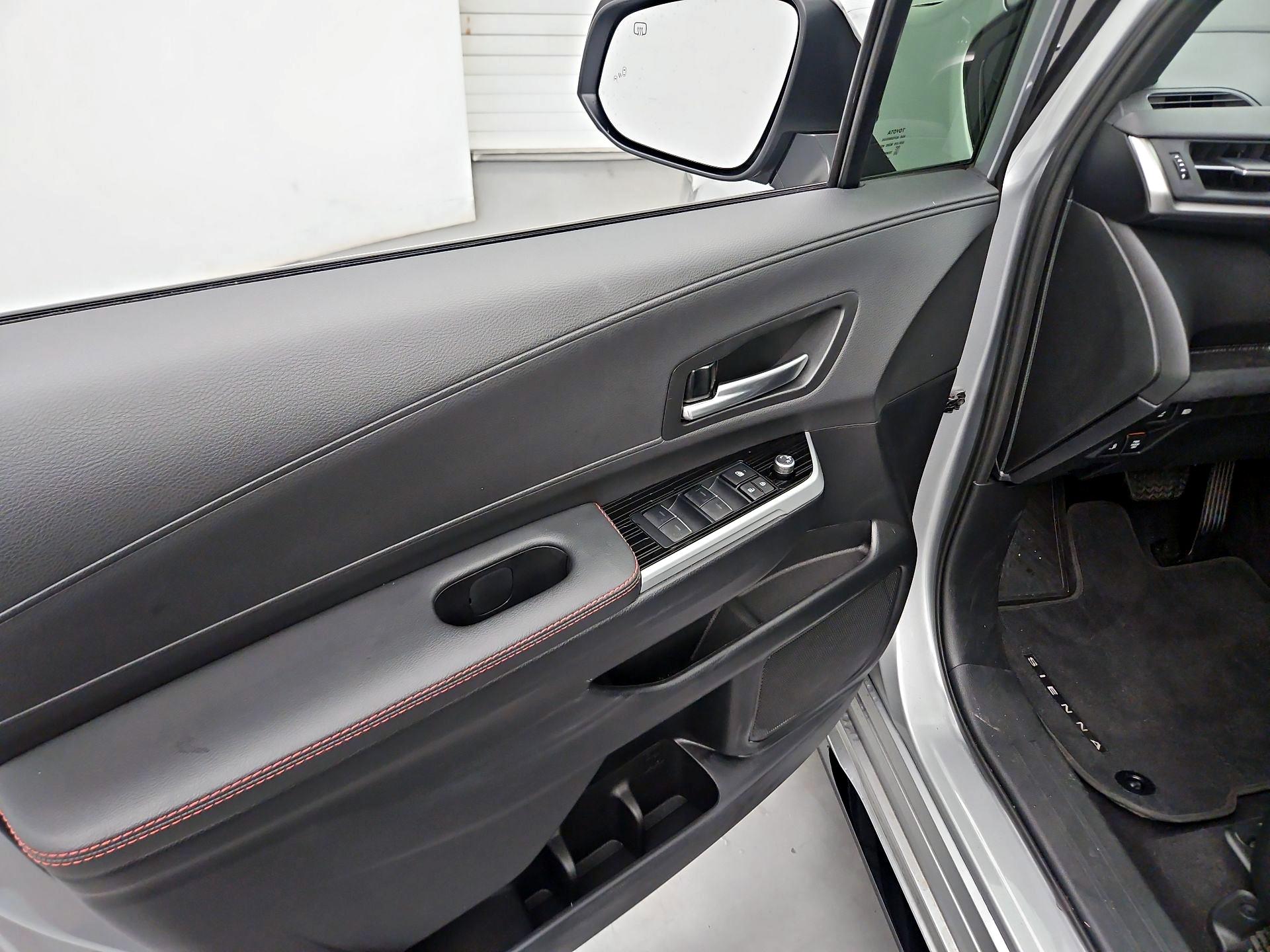 Thumbnail: 2025 Toyota Sienna - 12
