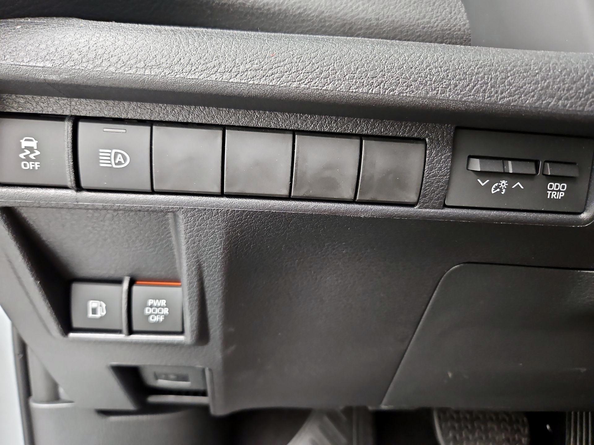 Thumbnail: 2025 Toyota Sienna - 13