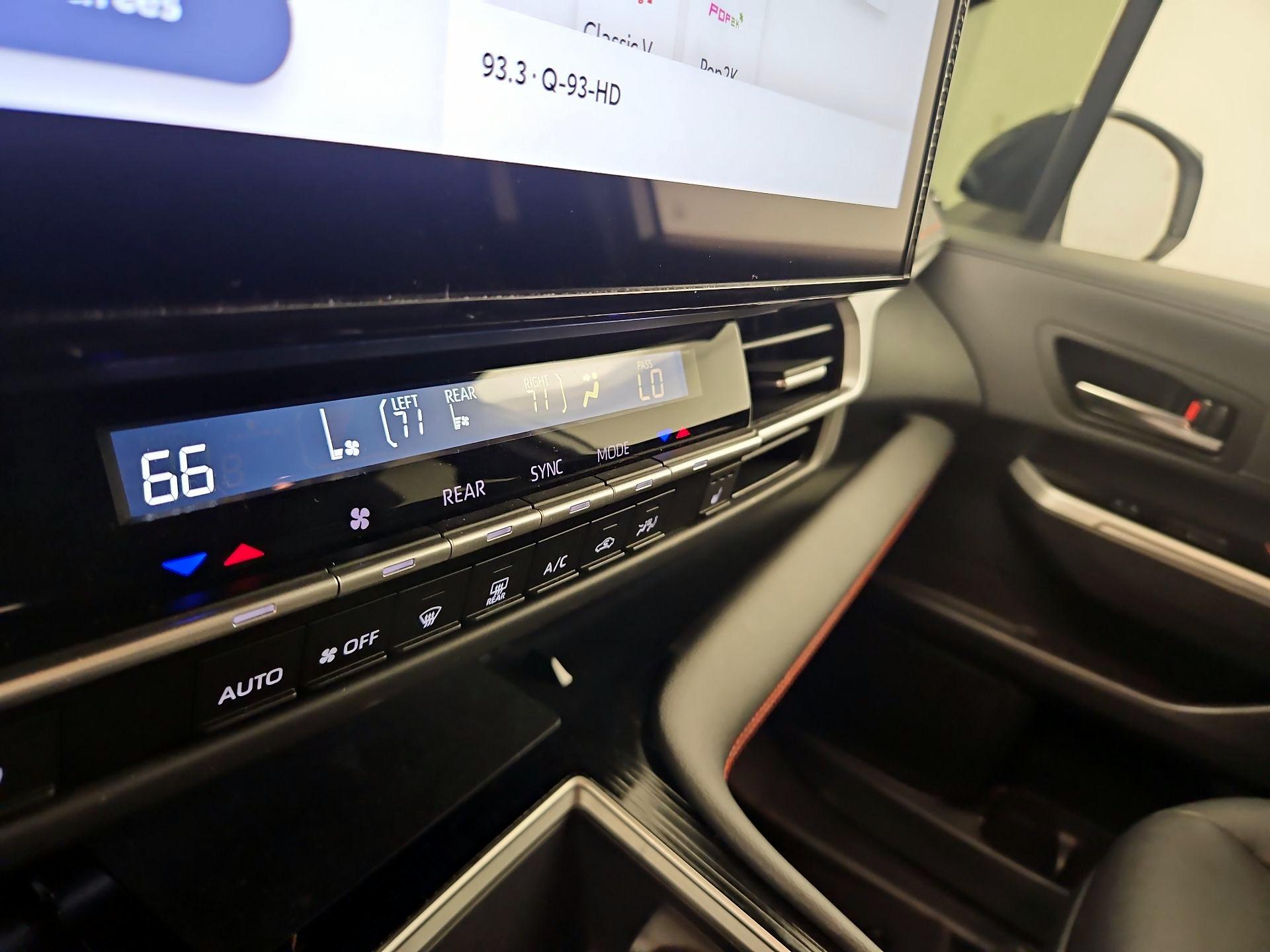 Thumbnail: 2025 Toyota Sienna - 15