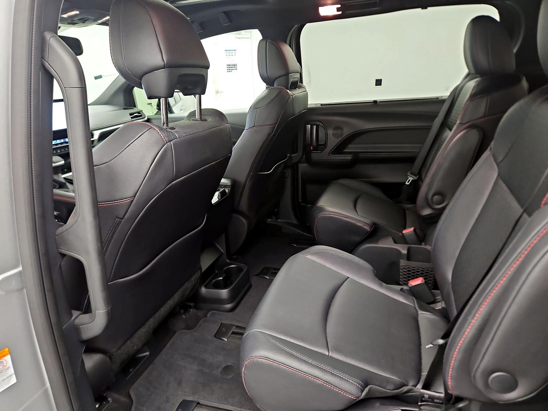 Thumbnail: 2025 Toyota Sienna - 18