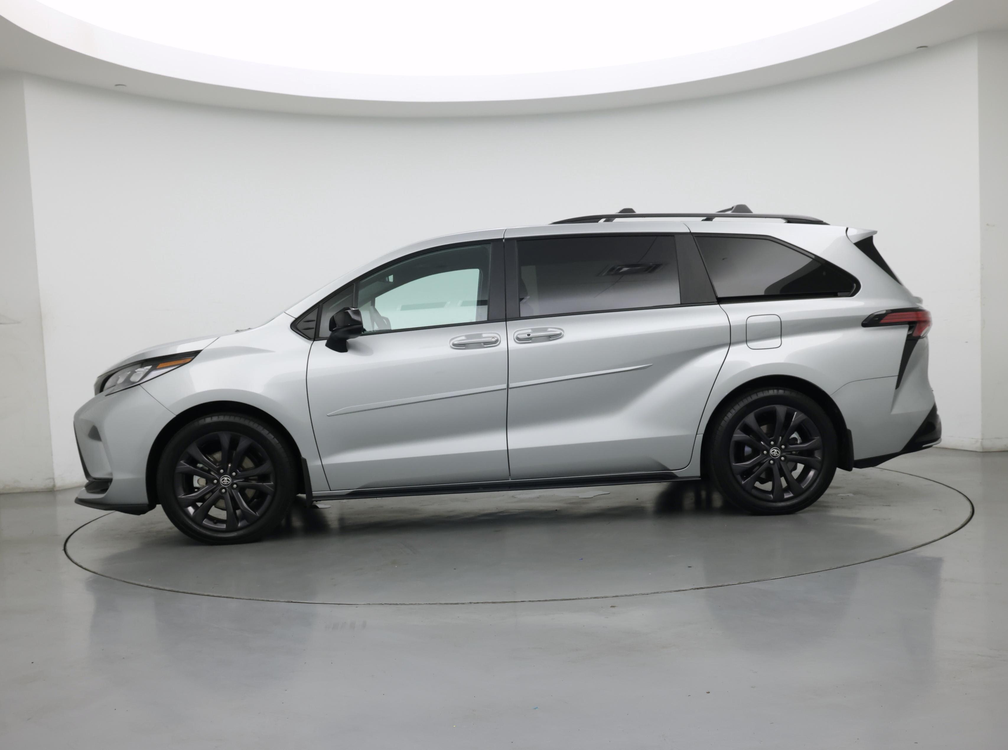 Thumbnail: 2025 Toyota Sienna - 3