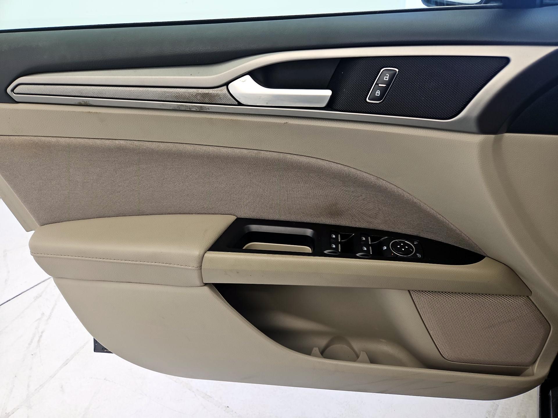 Thumbnail: 2017 Ford Fusion - 12