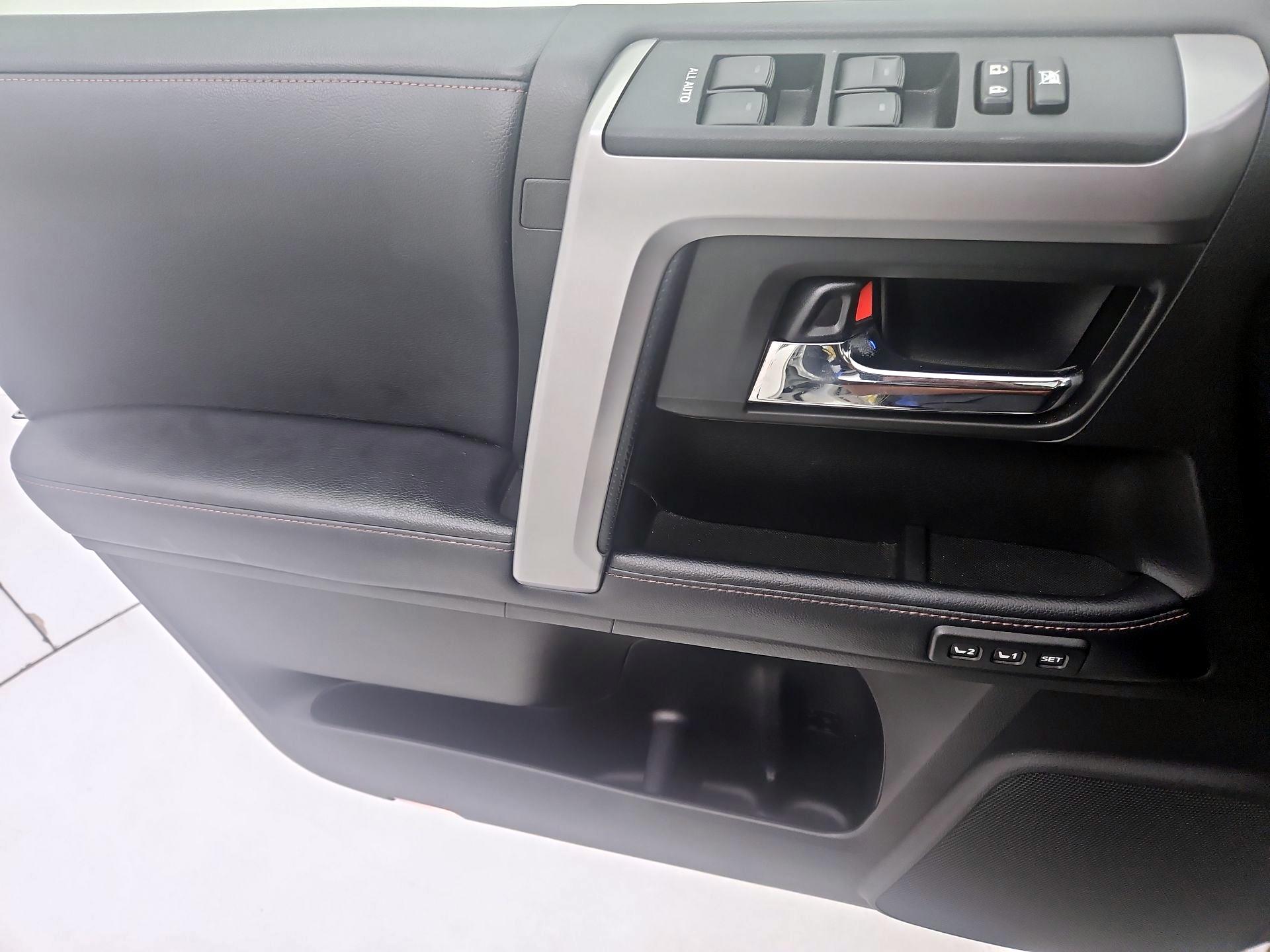 Thumbnail: 2018 Toyota 4Runner - 12