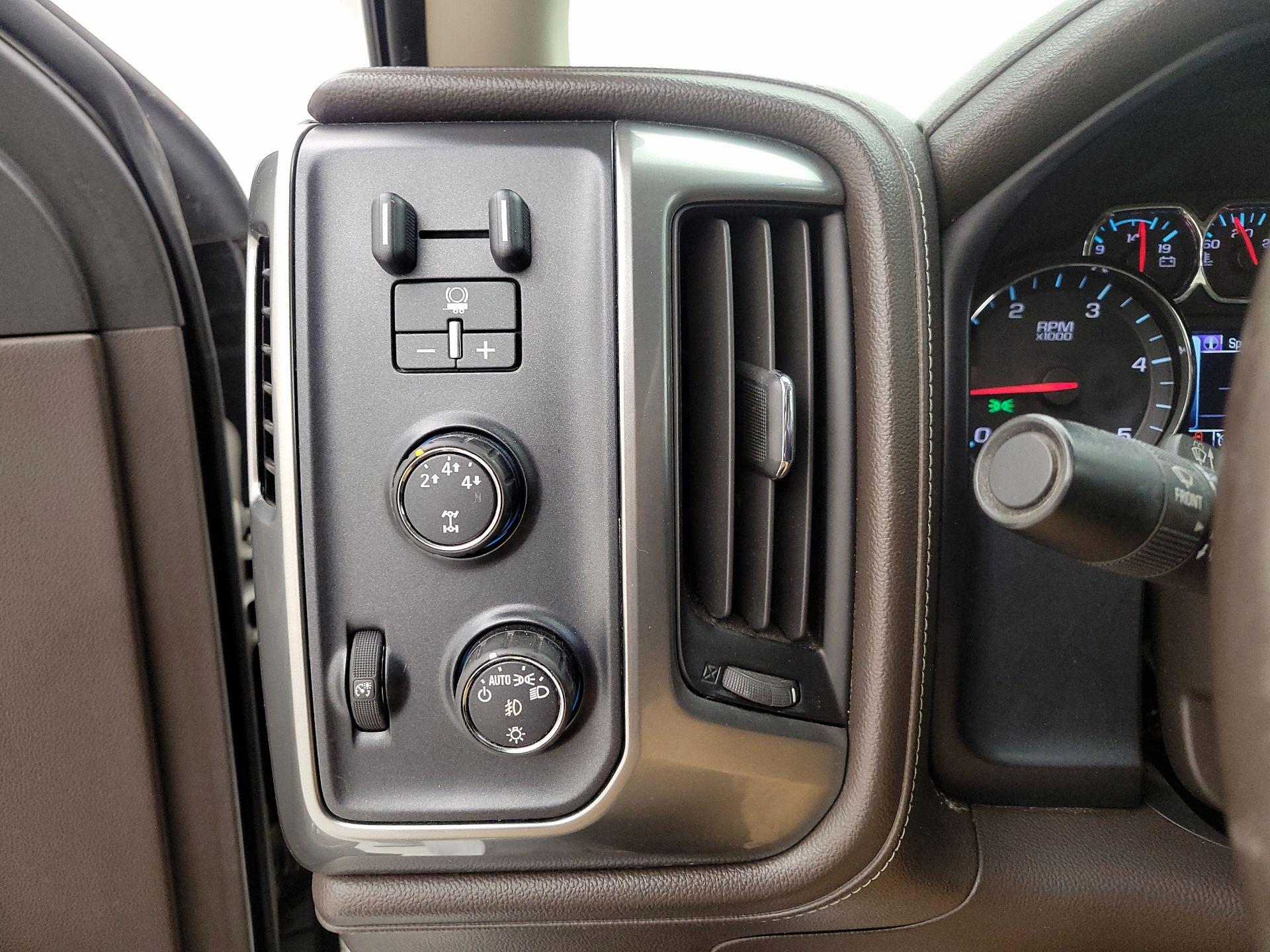 Thumbnail: 2015 Chevrolet Silverado 3500 - 13