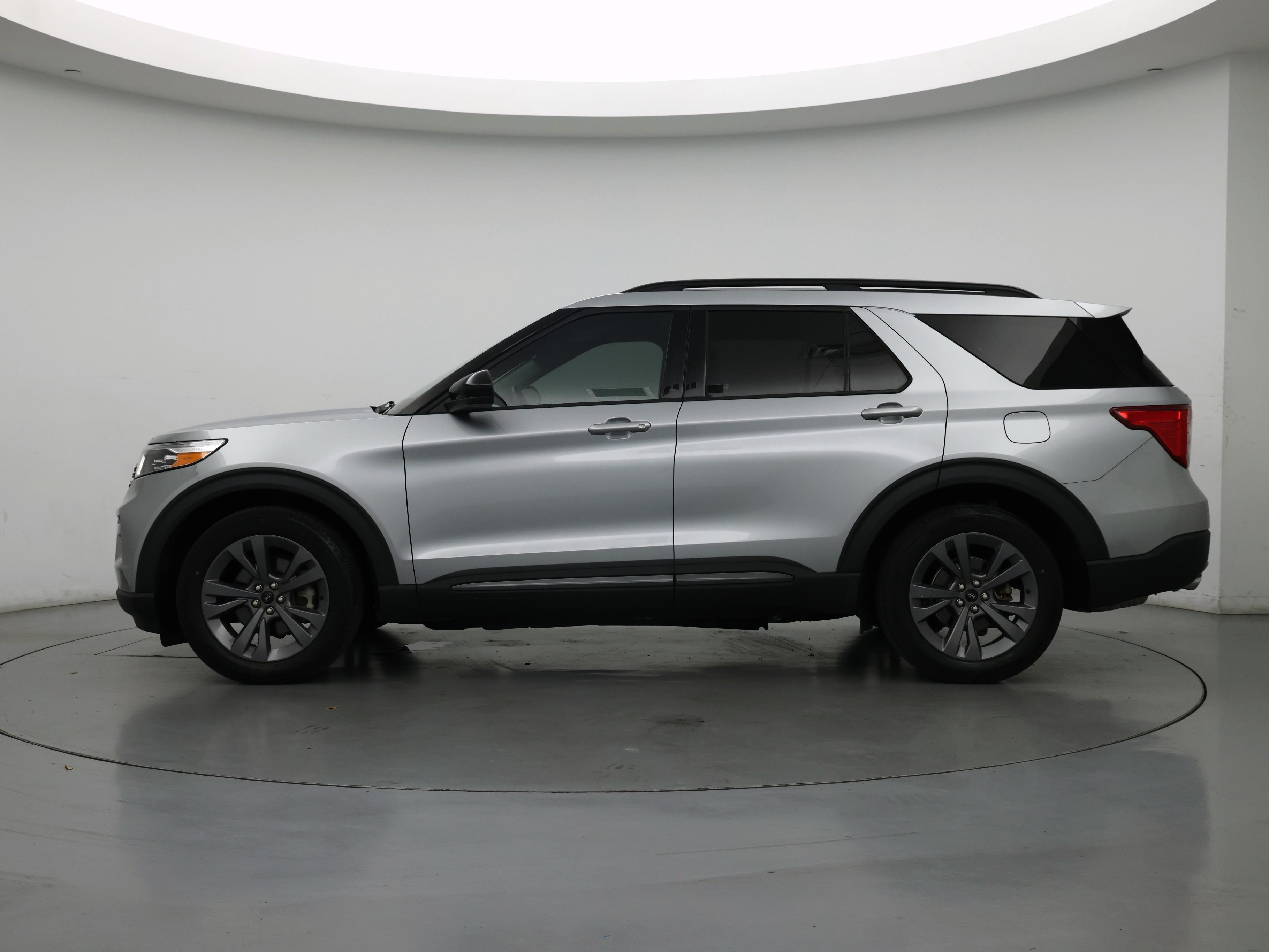 Thumbnail: 2022 Ford Explorer - 3
