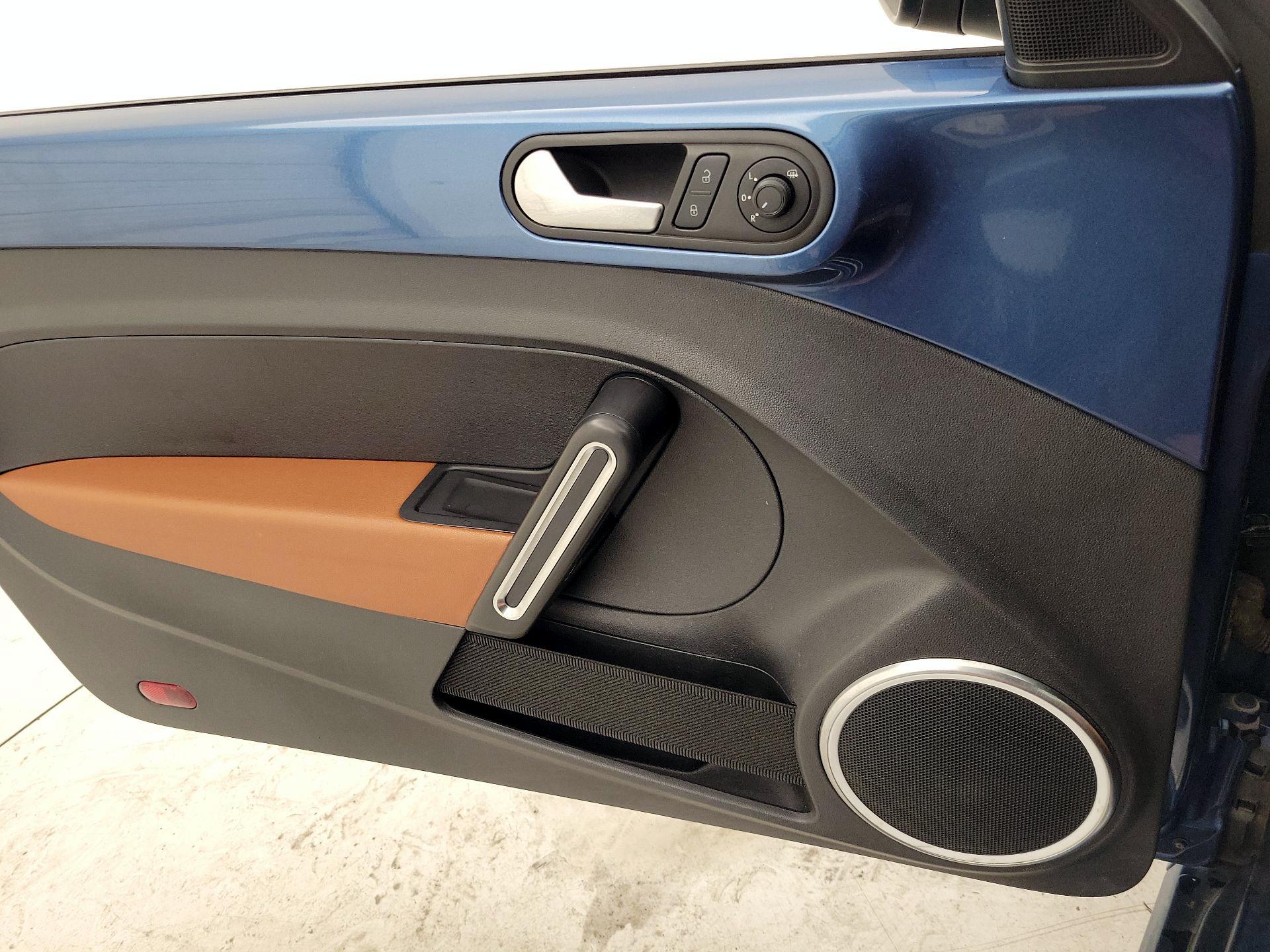 Thumbnail: 2016 Volkswagen Beetle - 12