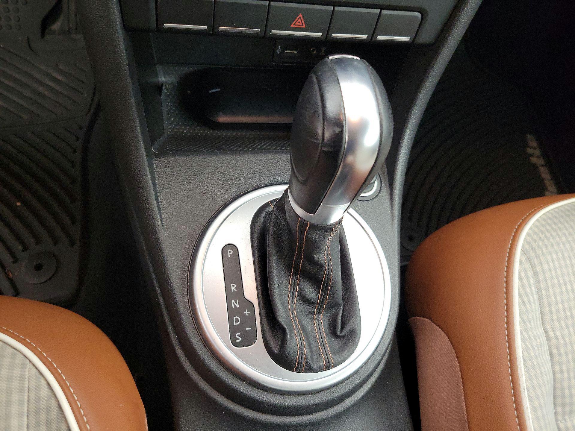 Thumbnail: 2016 Volkswagen Beetle - 15