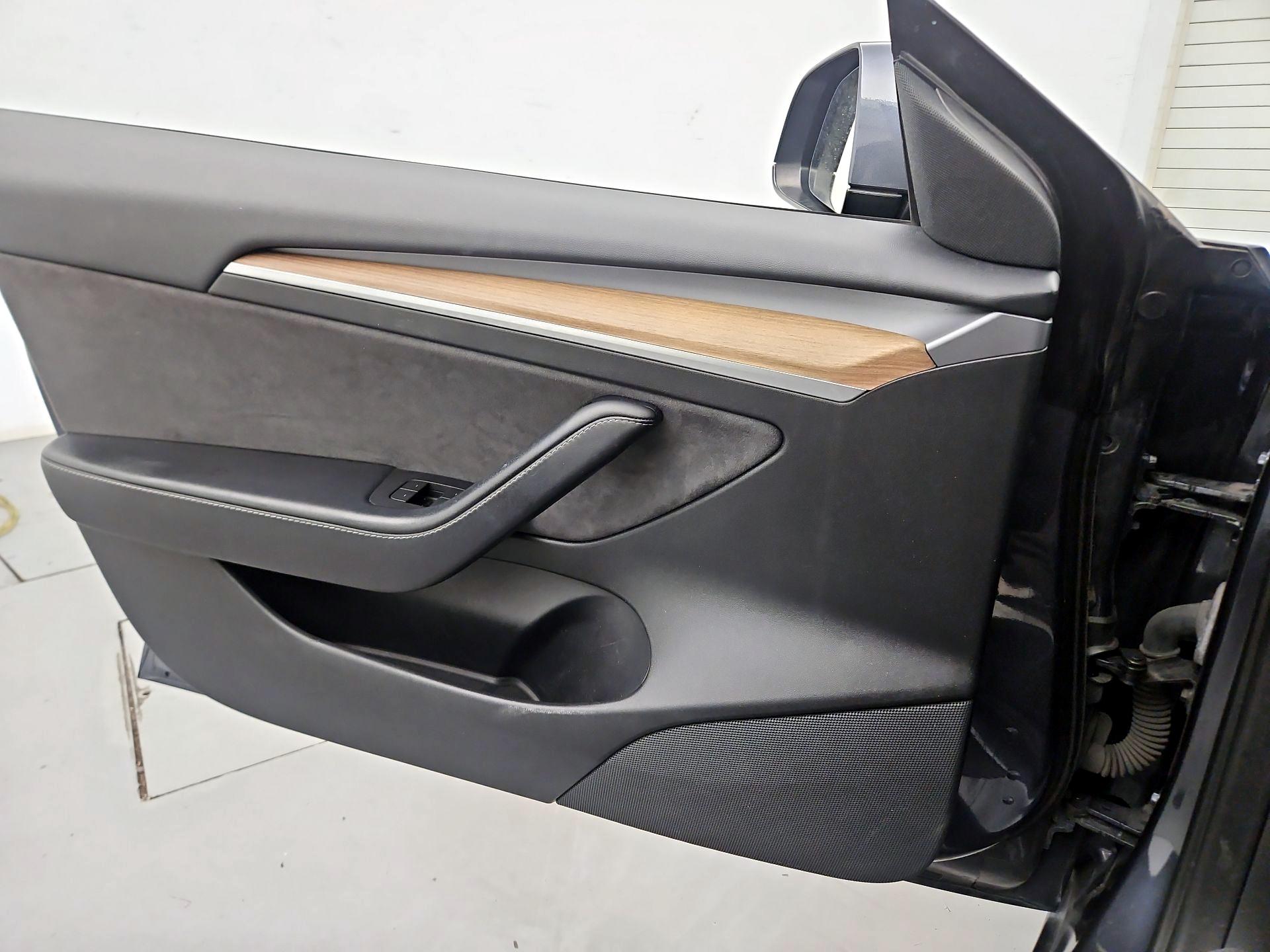 Thumbnail: 2021 Tesla Model 3 - 12
