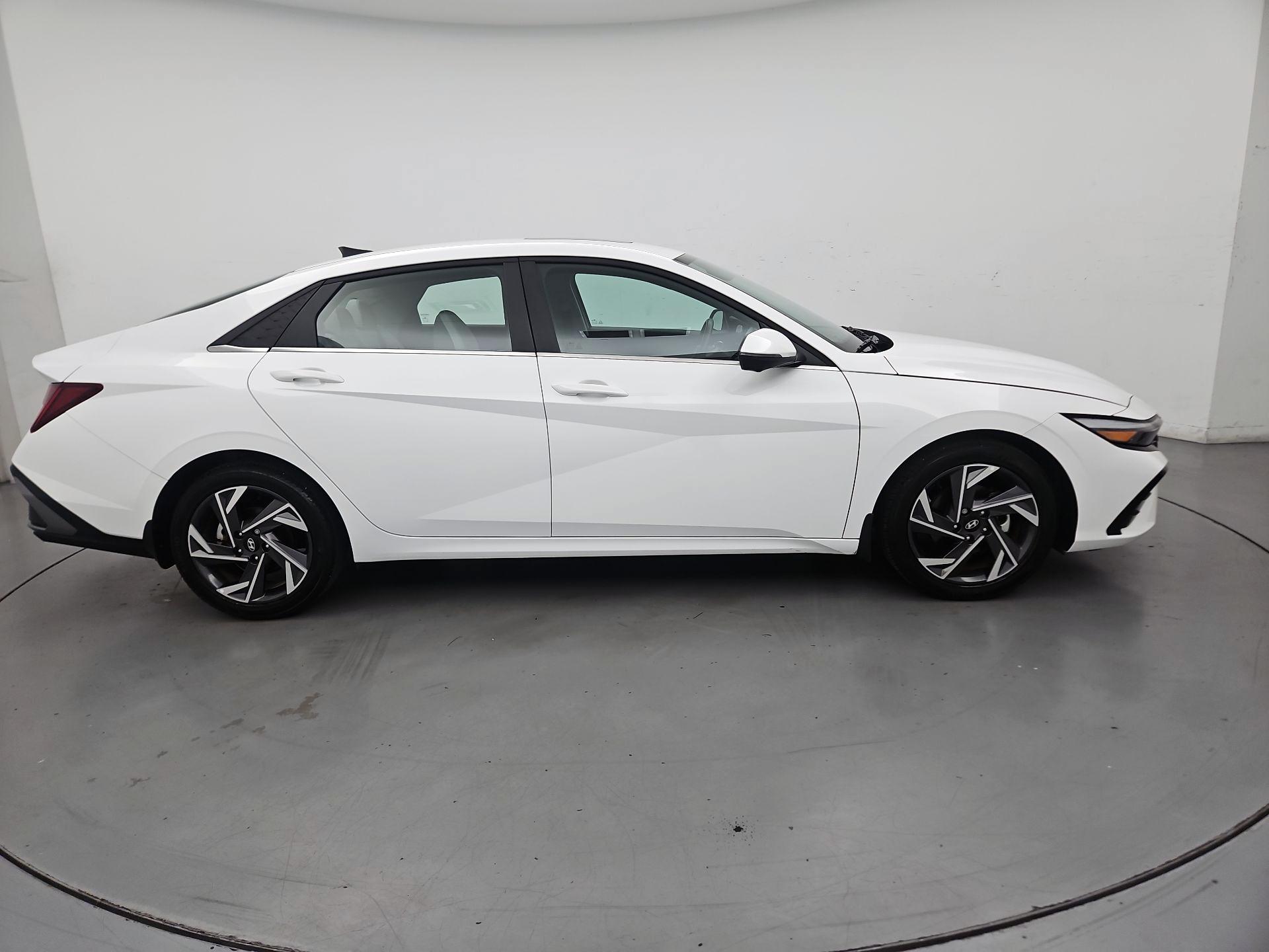 Thumbnail: 2024 Hyundai Elantra - 4