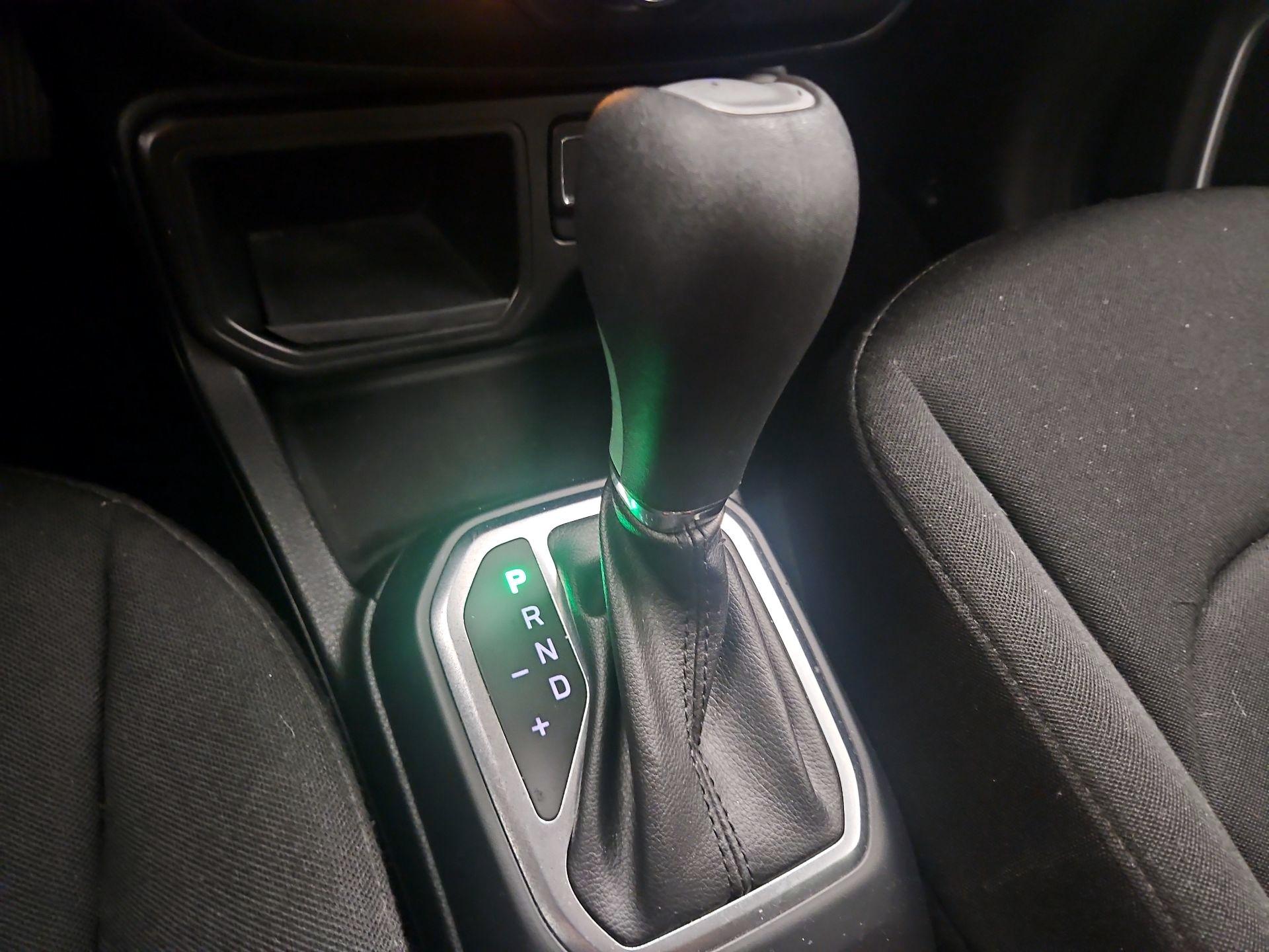 Thumbnail: 2019 Jeep Renegade - 15