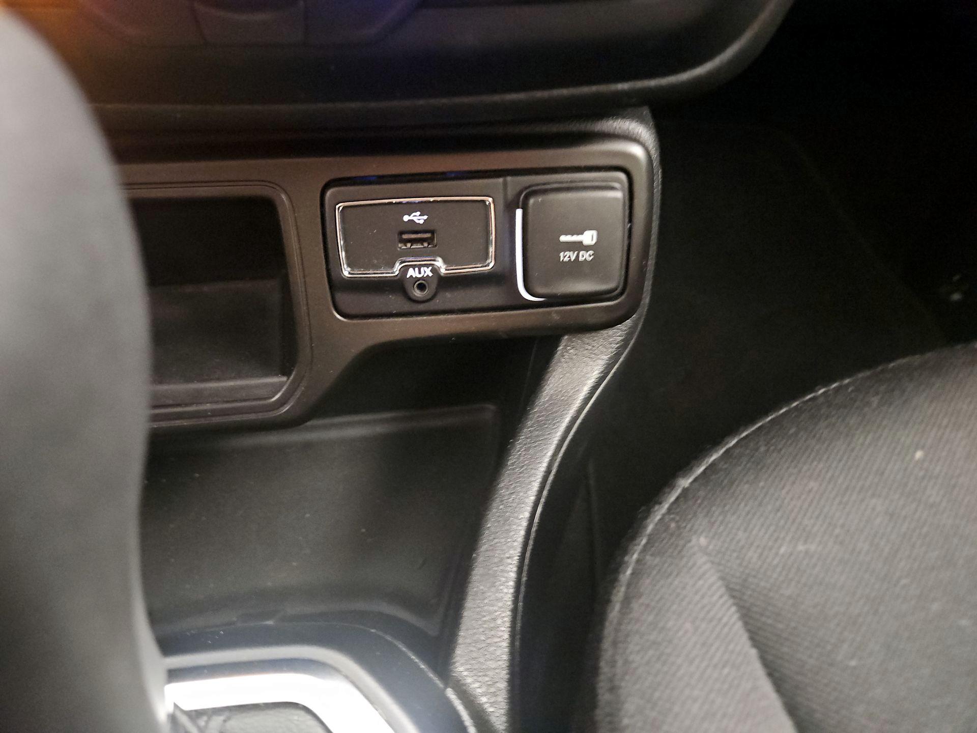 Thumbnail: 2019 Jeep Renegade - 16