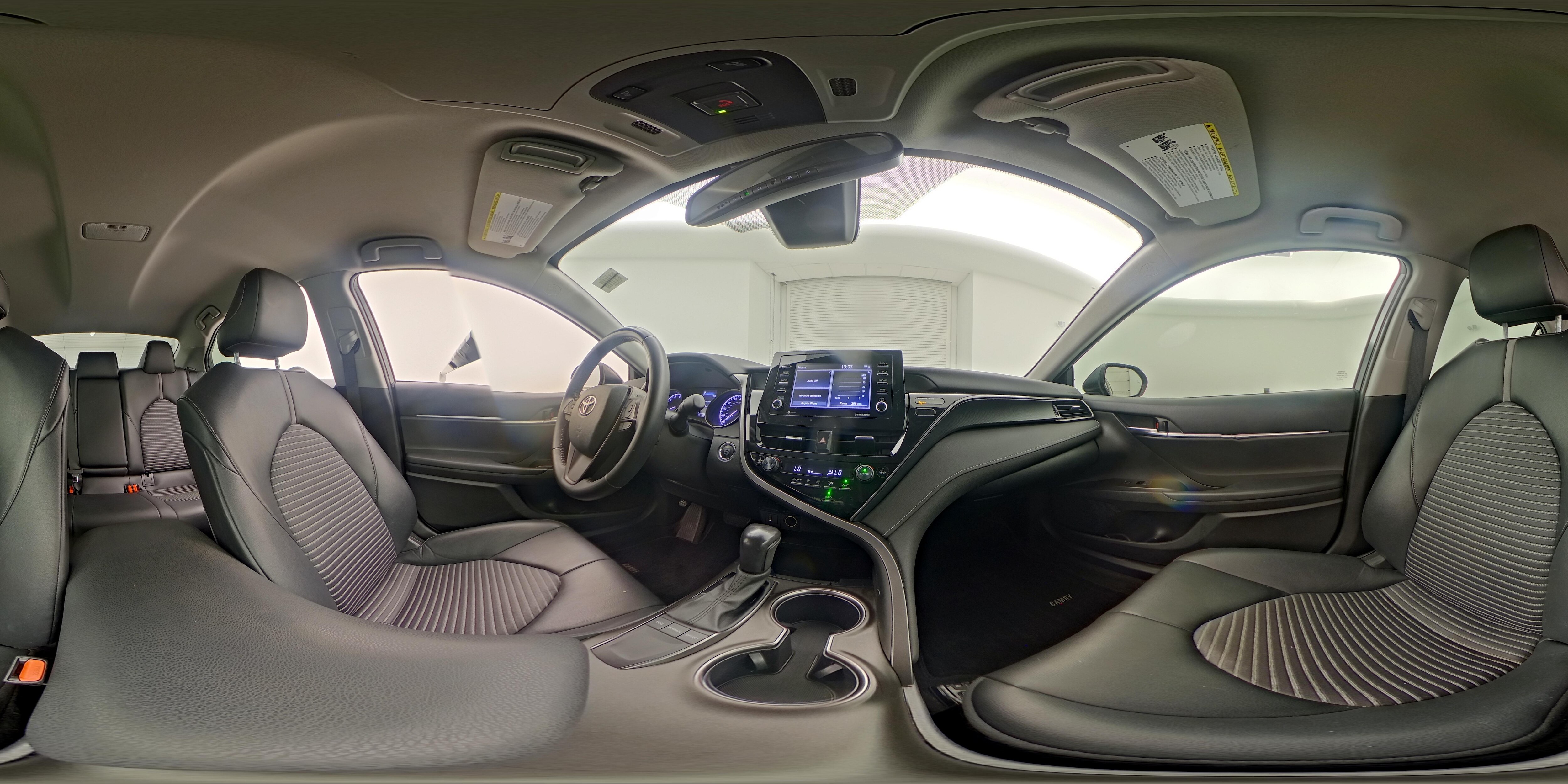 2022 Toyota Camry SE - Photo 24