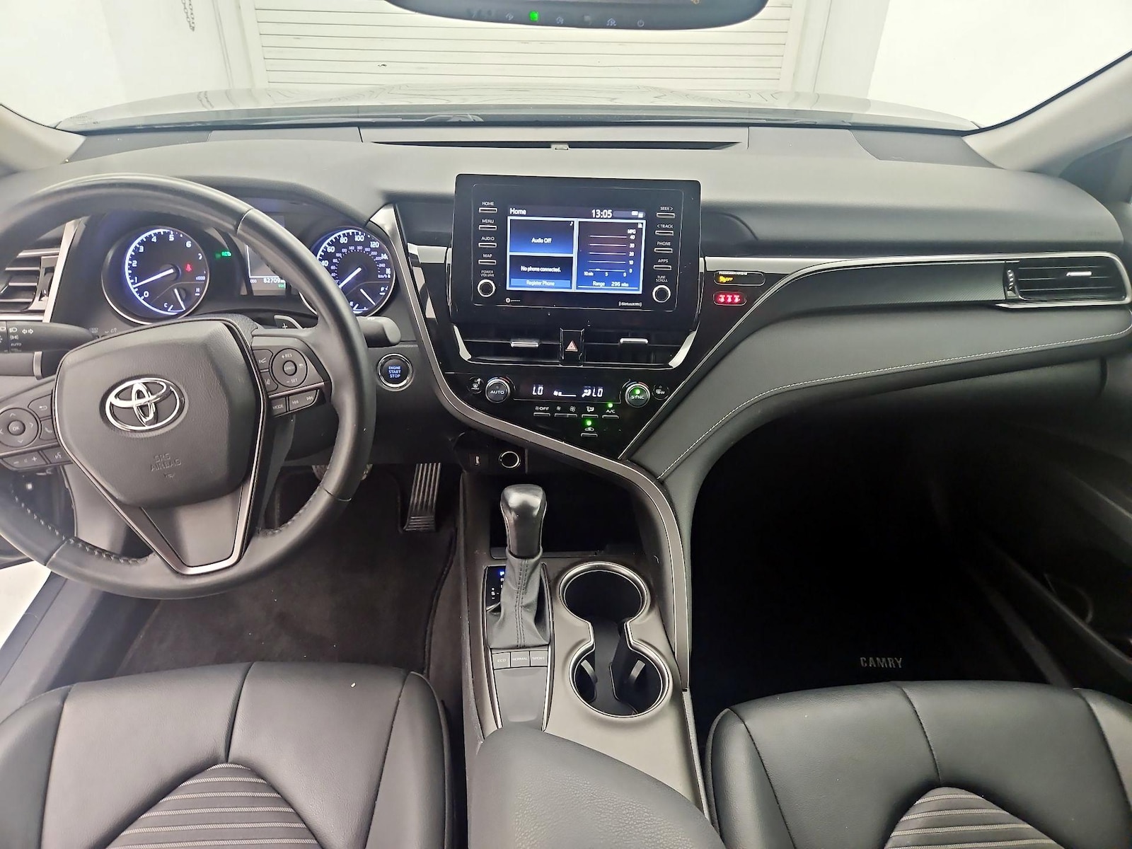 2022 Toyota Camry SE - Photo 10