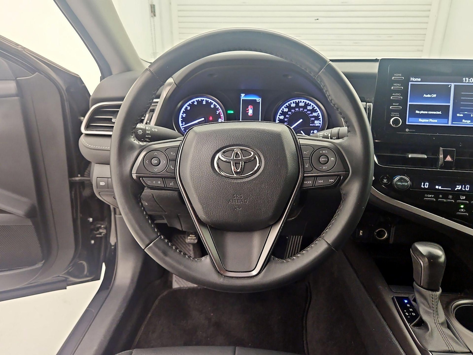 2022 Toyota Camry SE - Photo 11