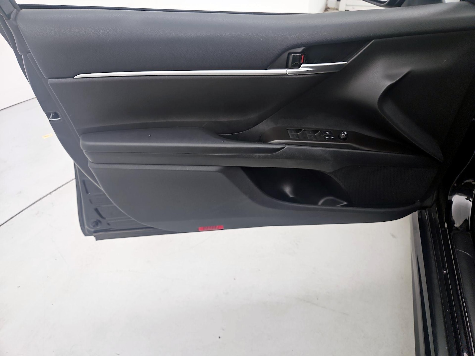 2022 Toyota Camry SE - Photo 13
