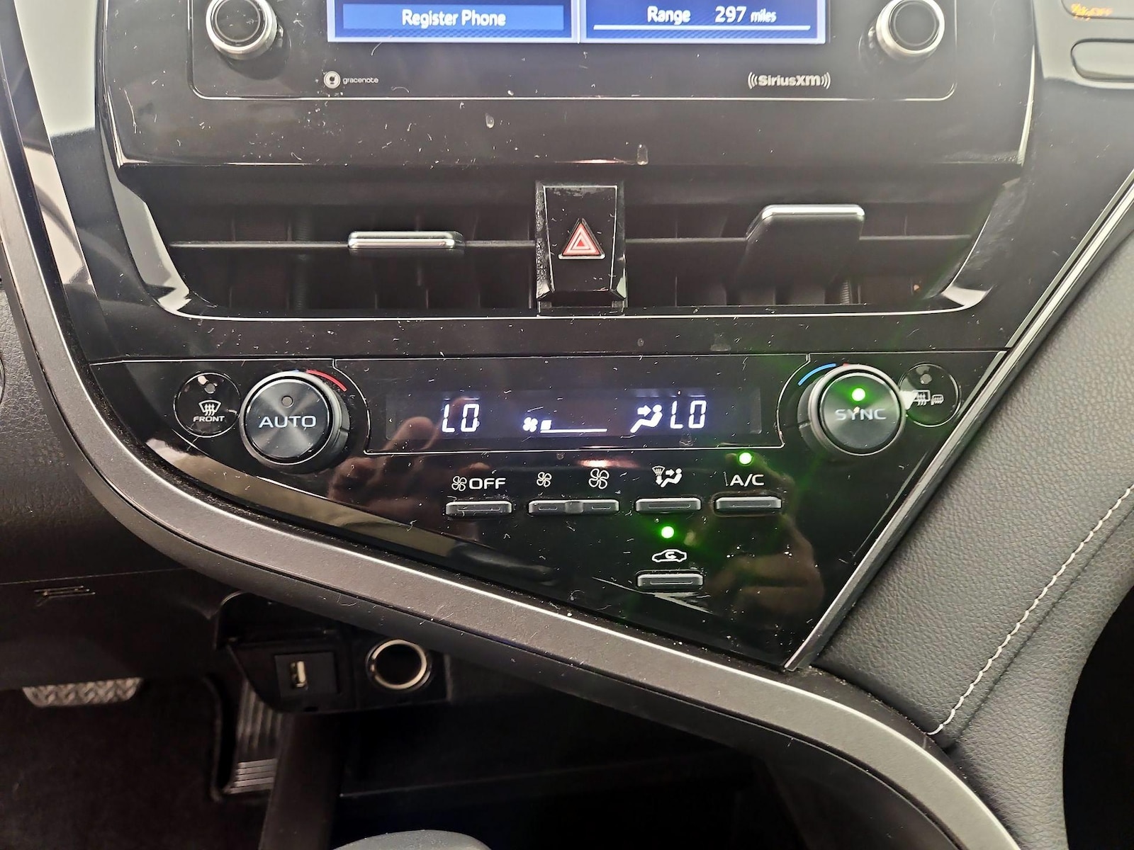 2022 Toyota Camry SE - Photo 17