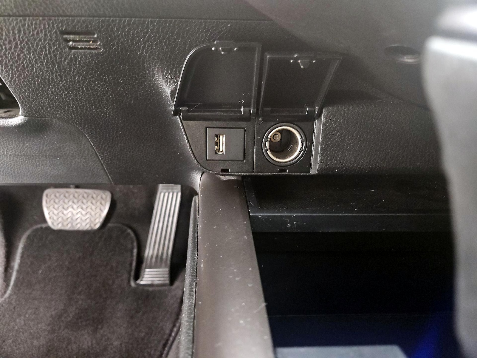 2022 Toyota Camry SE - Photo 19
