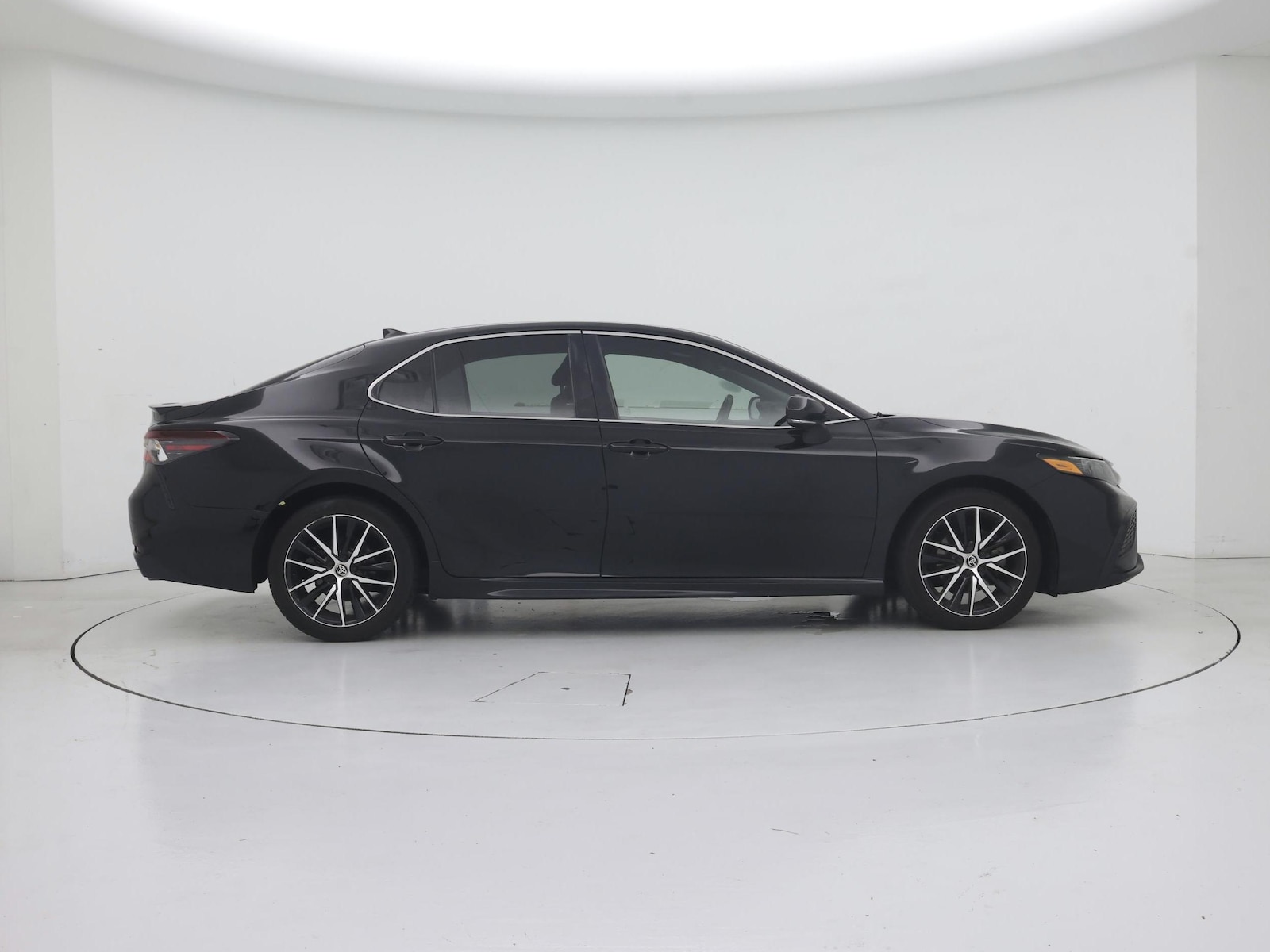2022 Toyota Camry SE - Photo 8