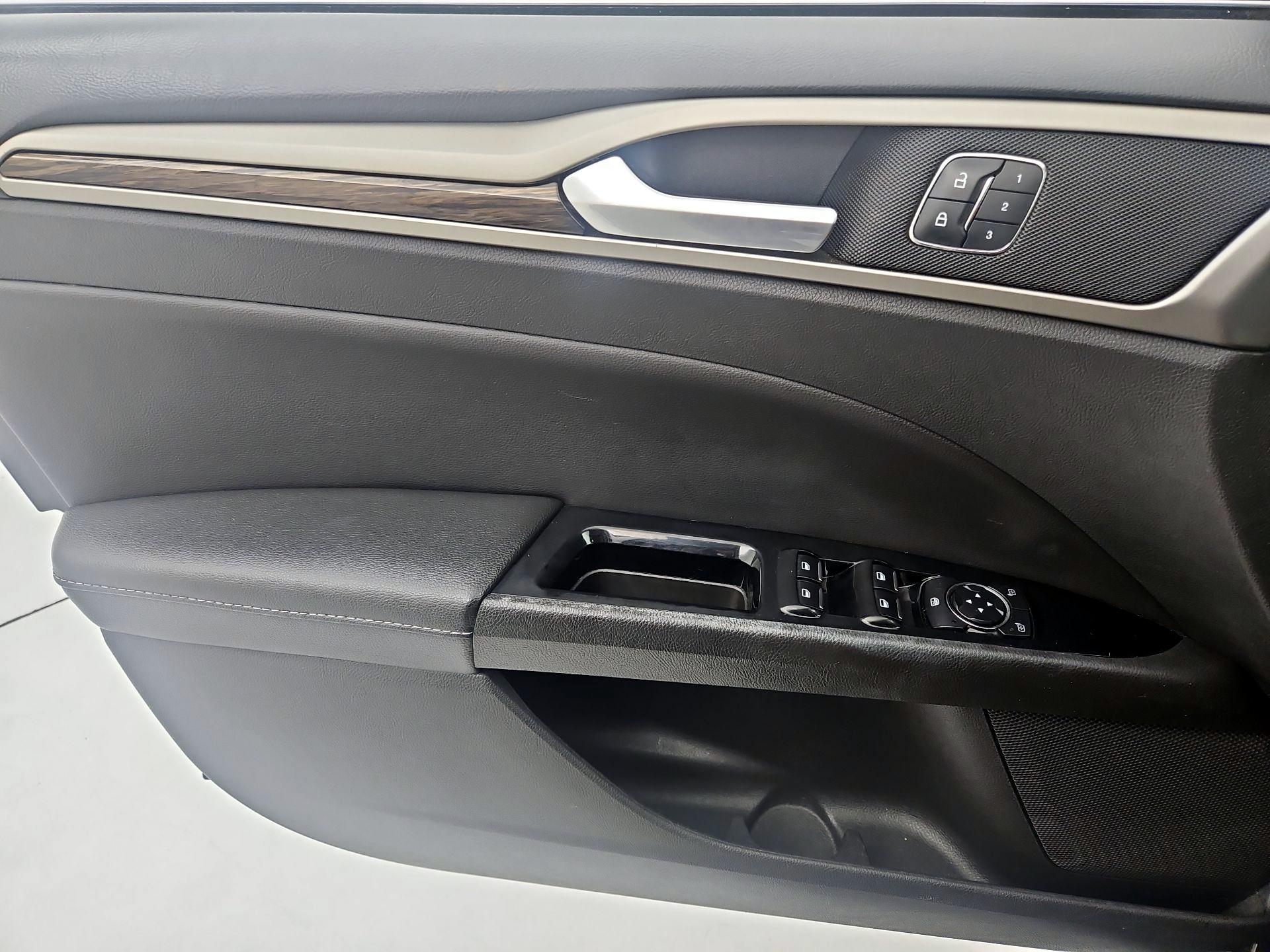 Thumbnail: 2016 Ford Fusion - 12