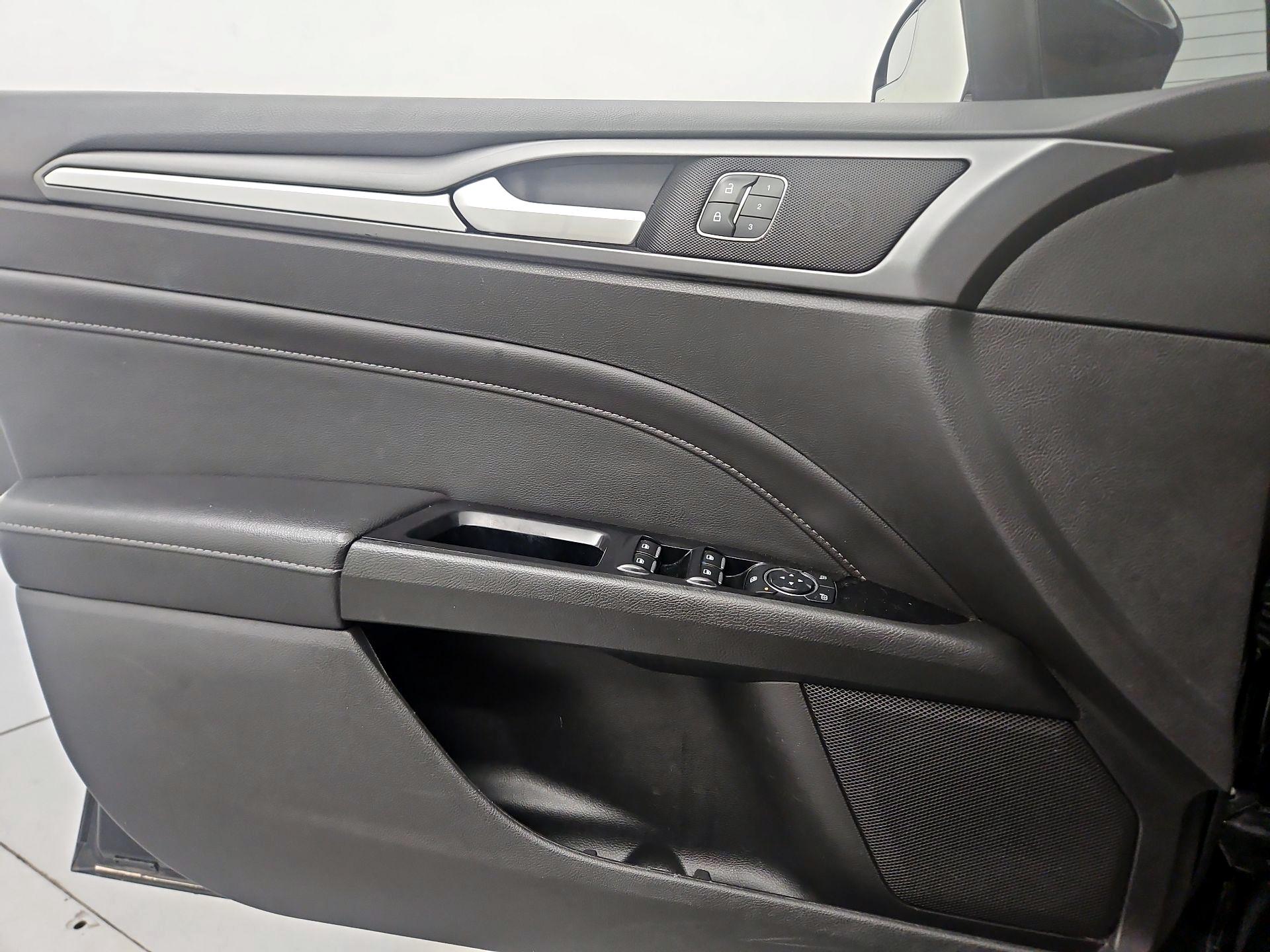 Thumbnail: 2016 Ford Fusion - 12