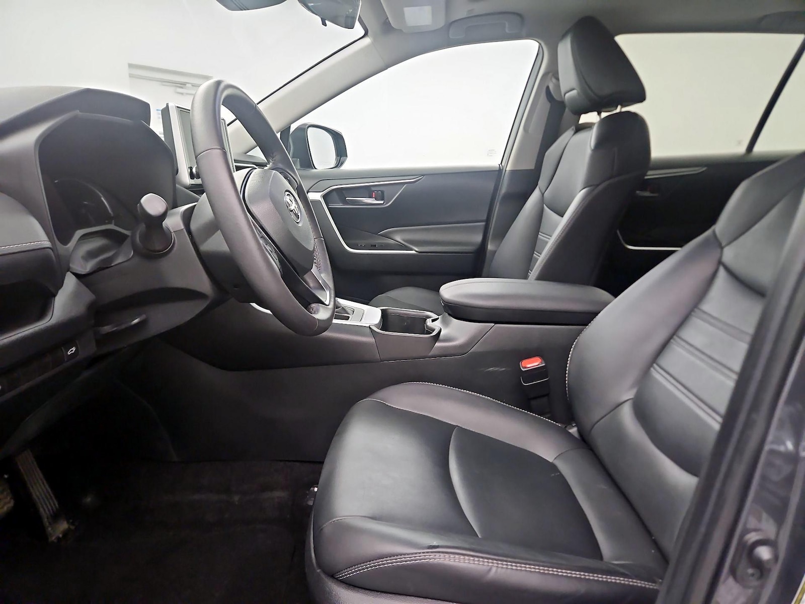 2024 Toyota RAV4 XLE Premium - Photo 10