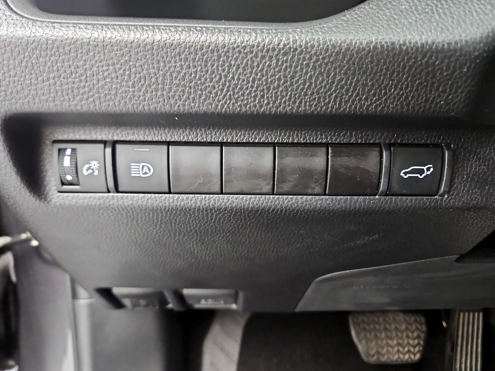 2024 Toyota RAV4 XLE Premium - Photo 12