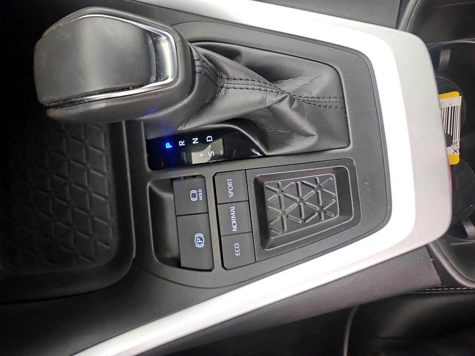 Thumbnail: 2024 Toyota RAV4 - 15