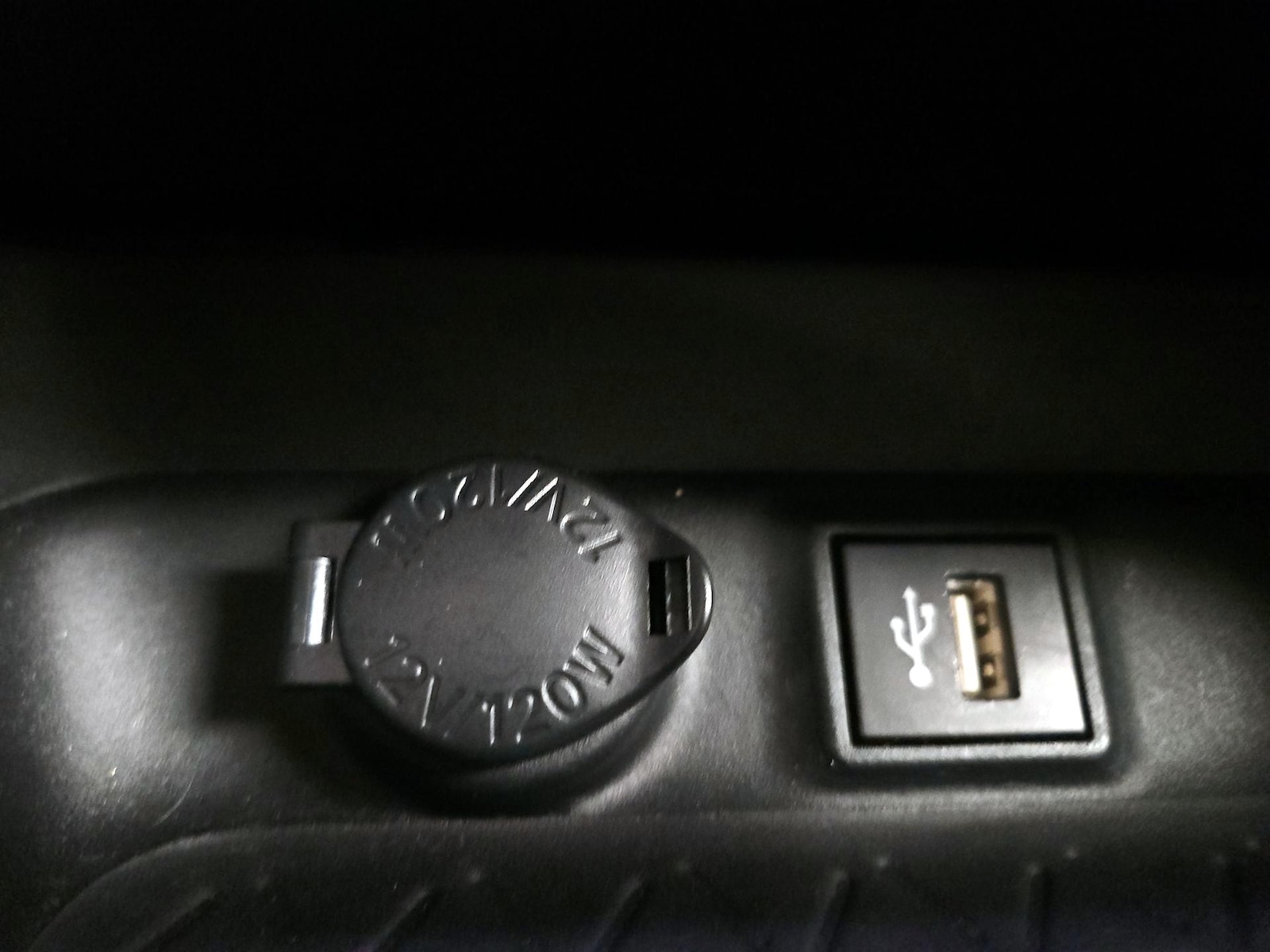 2024 Toyota RAV4 XLE Premium - Photo 17