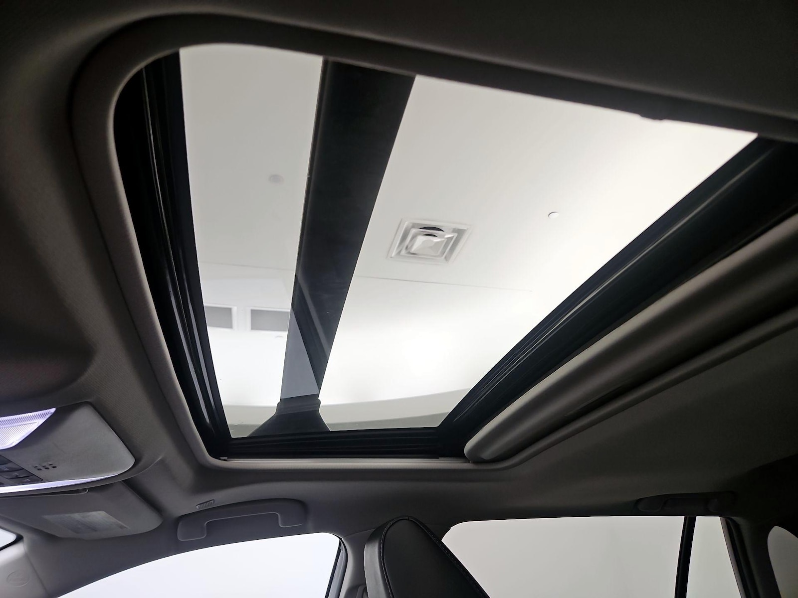 2024 Toyota RAV4 XLE Premium - Photo 18