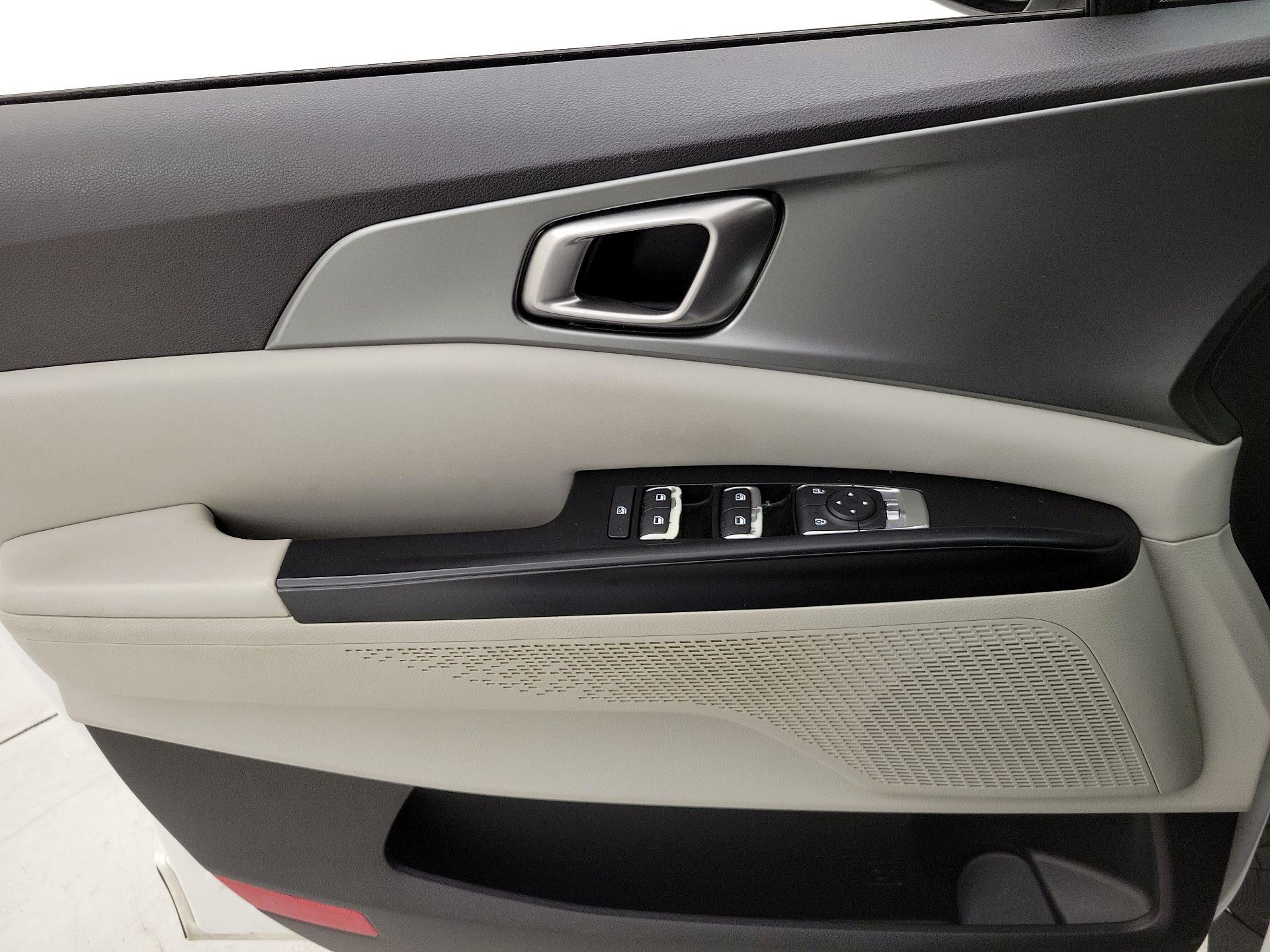 Thumbnail: 2022 Kia Carnival - 12