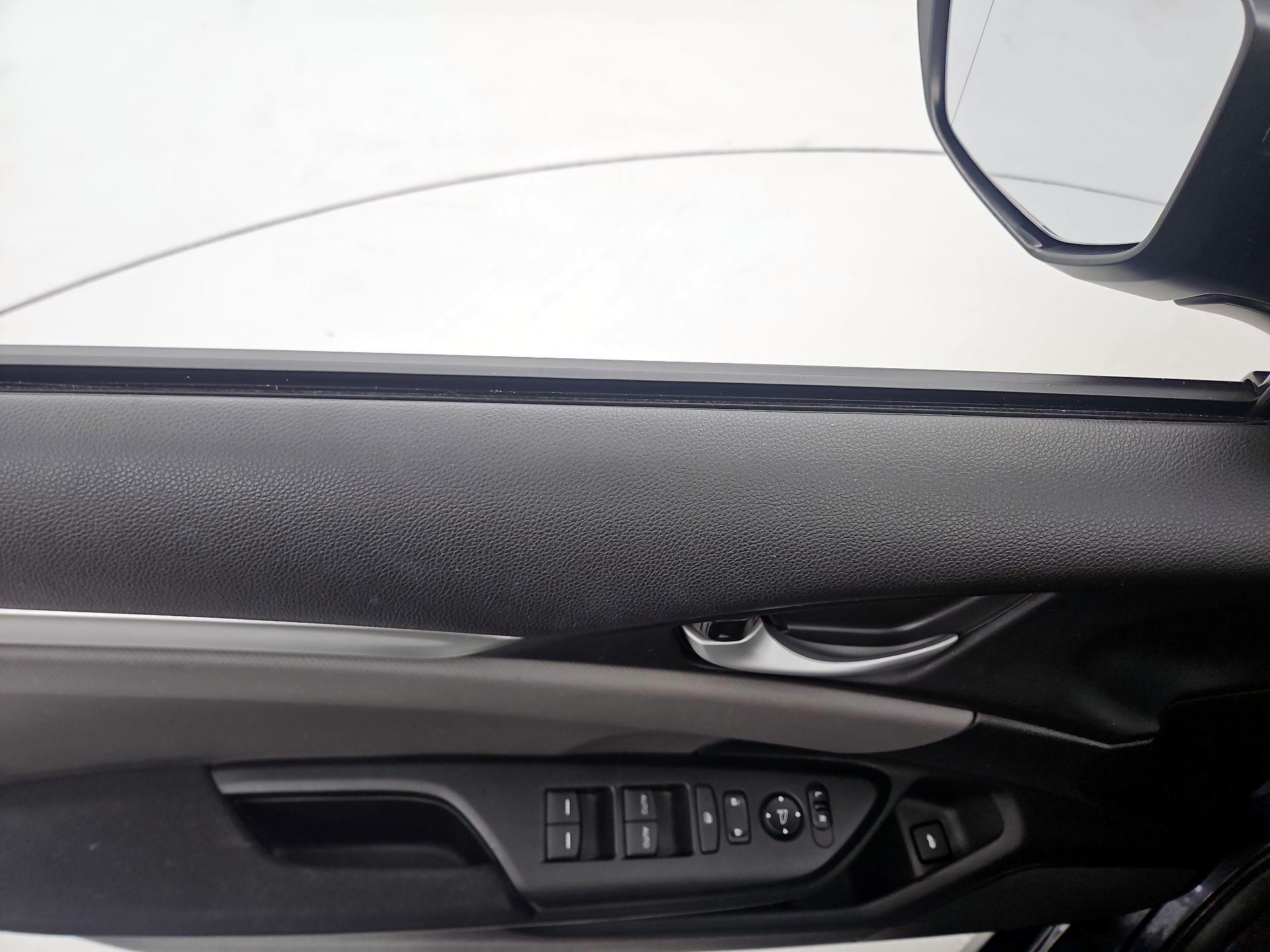 Thumbnail: 2016 Honda Civic - 12