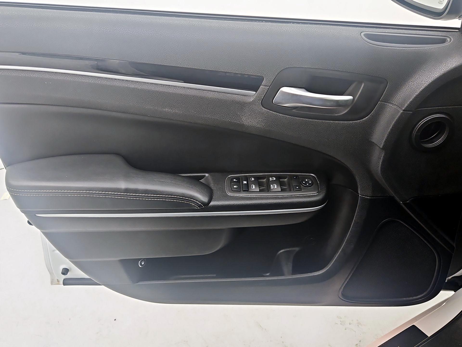 Thumbnail: 2022 Chrysler 300 - 12