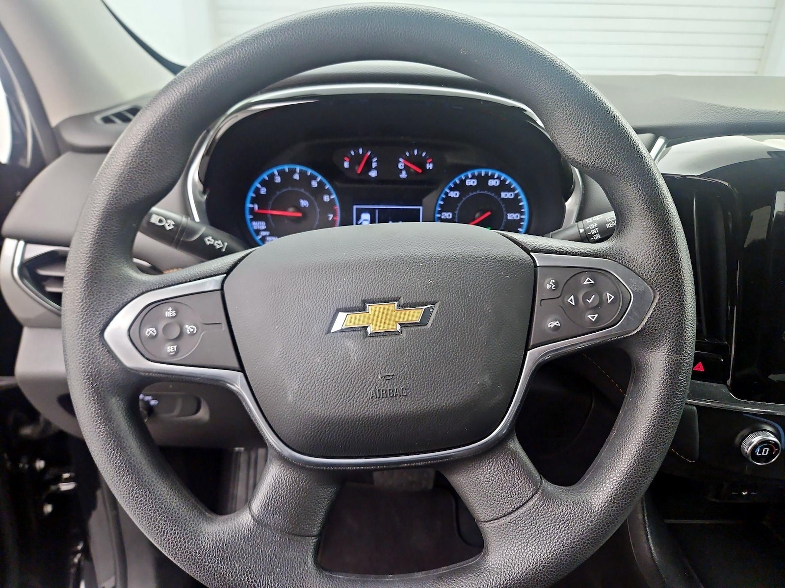 2021 Chevrolet Traverse LS - Photo 11