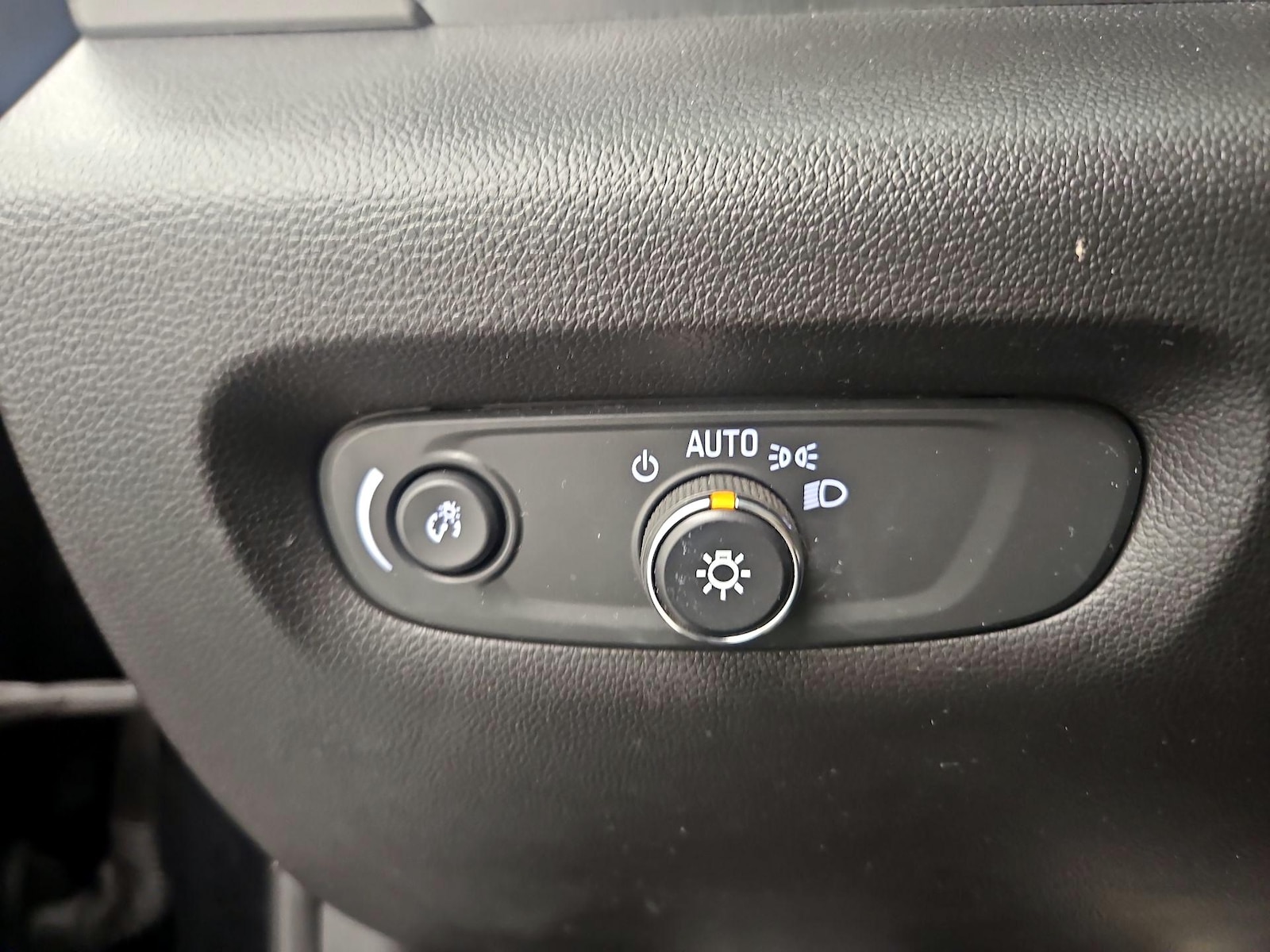 2021 Chevrolet Traverse LS - Photo 14