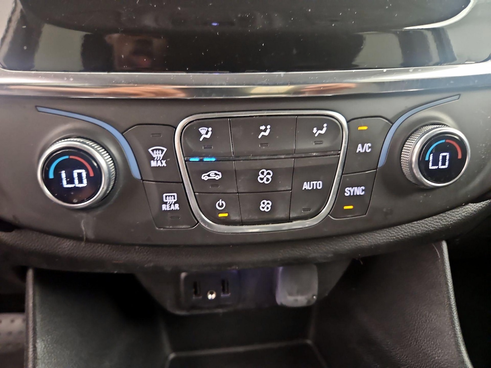 2021 Chevrolet Traverse LS - Photo 17