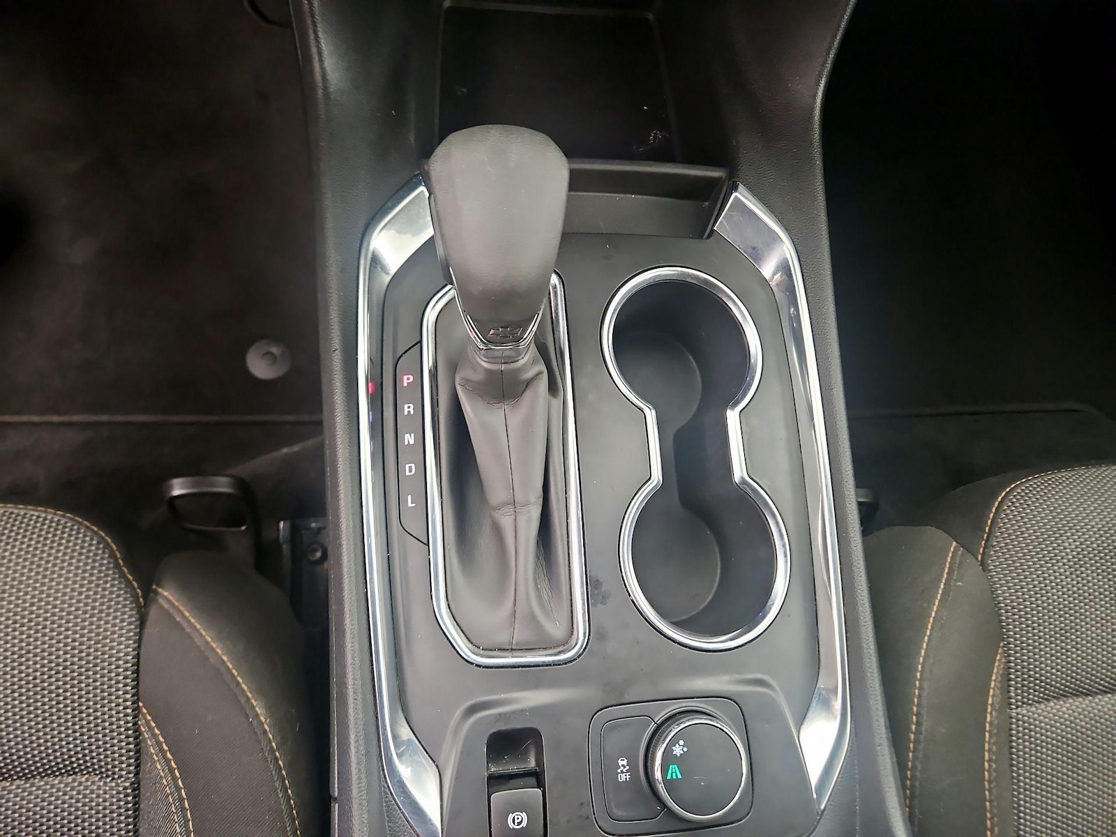 2021 Chevrolet Traverse LS - Photo 18