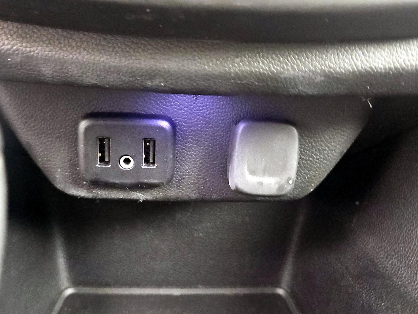 2021 Chevrolet Traverse LS - Photo 19