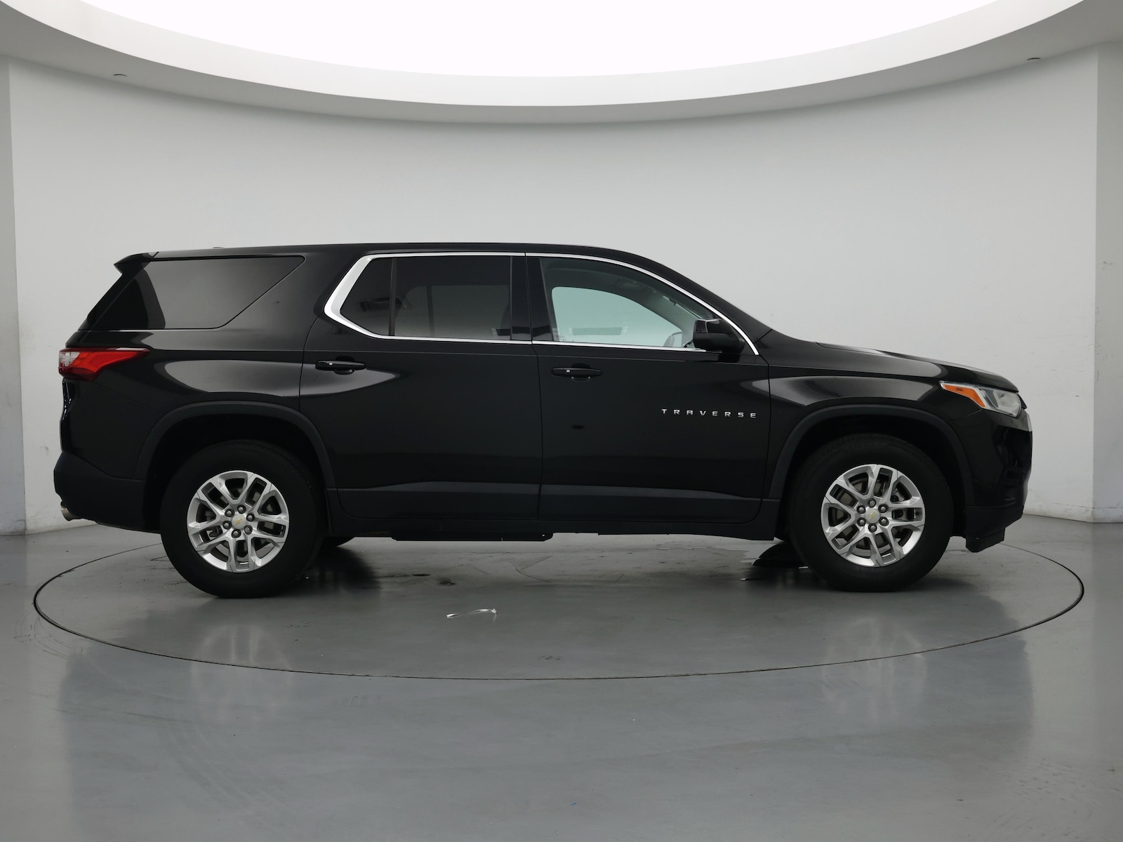 2021 Chevrolet Traverse LS - Photo 8
