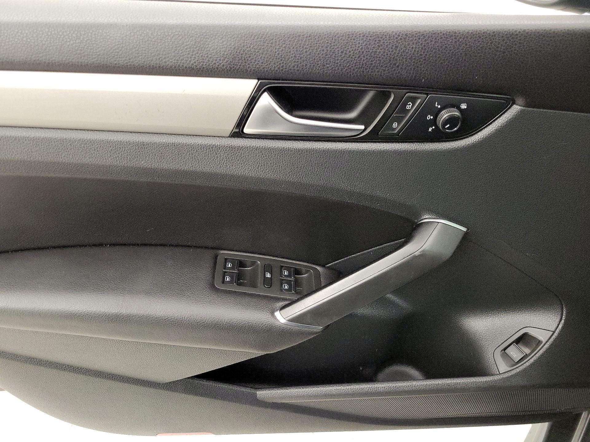 Thumbnail: 2020 Volkswagen Passat - 12