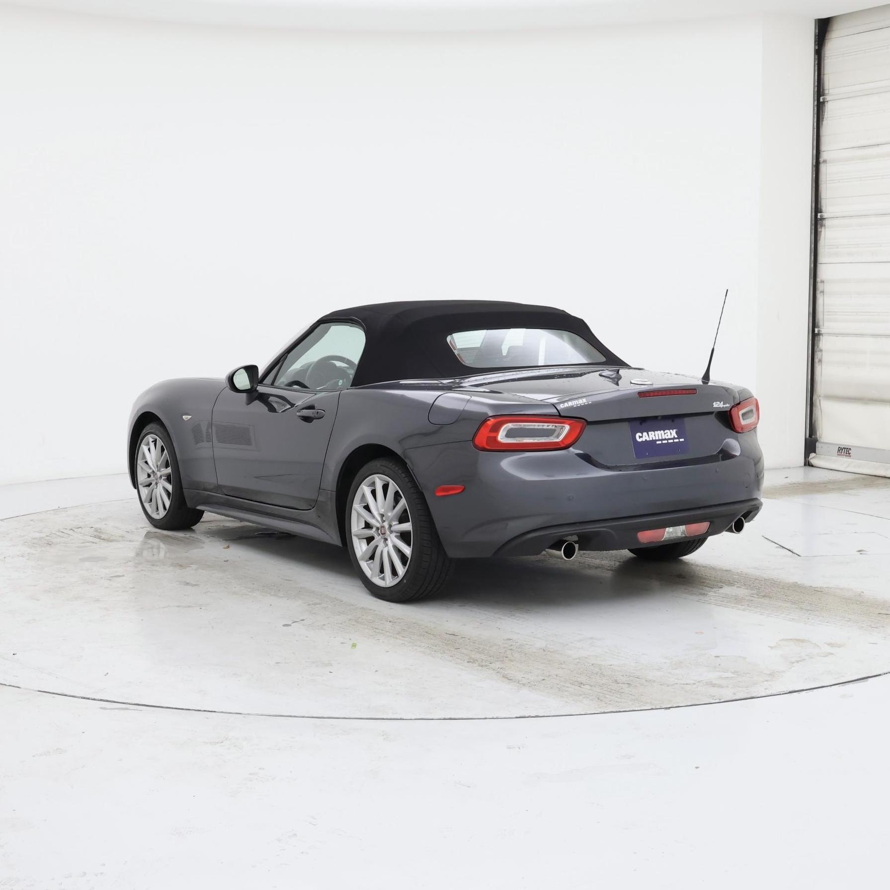 Thumbnail: 2017 Fiat 124 Spider - 2
